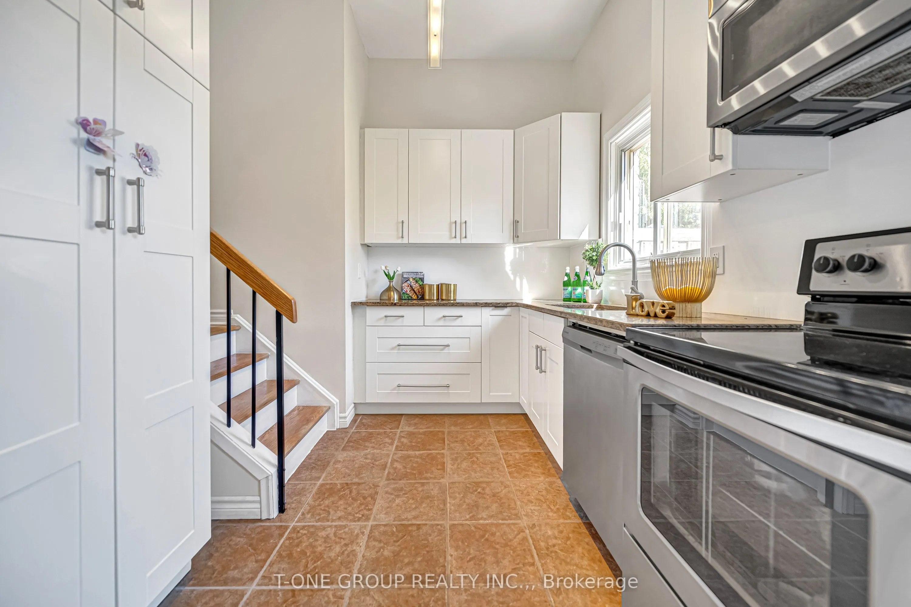 3005 Arvida Circle