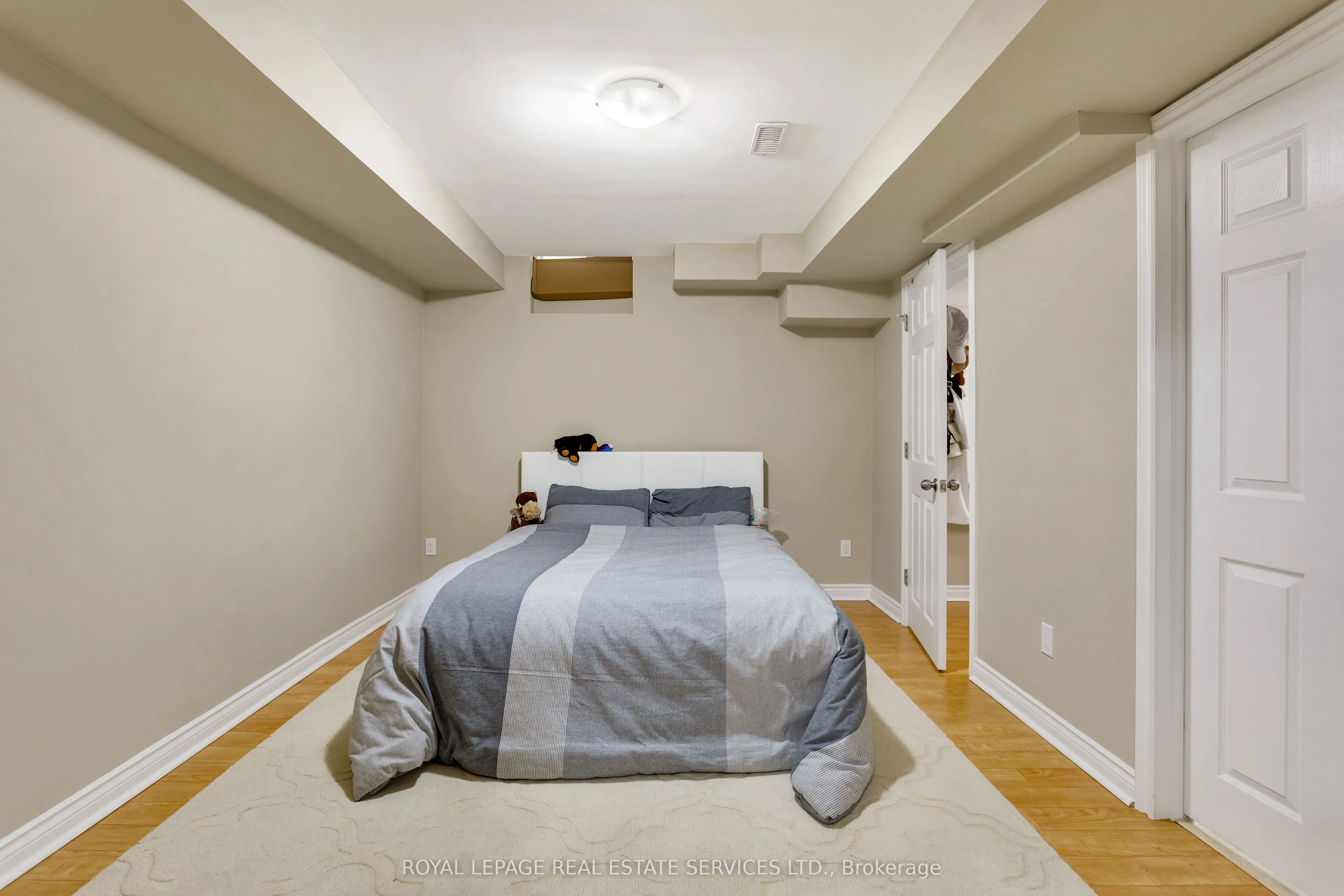 3137 Countess Crescent