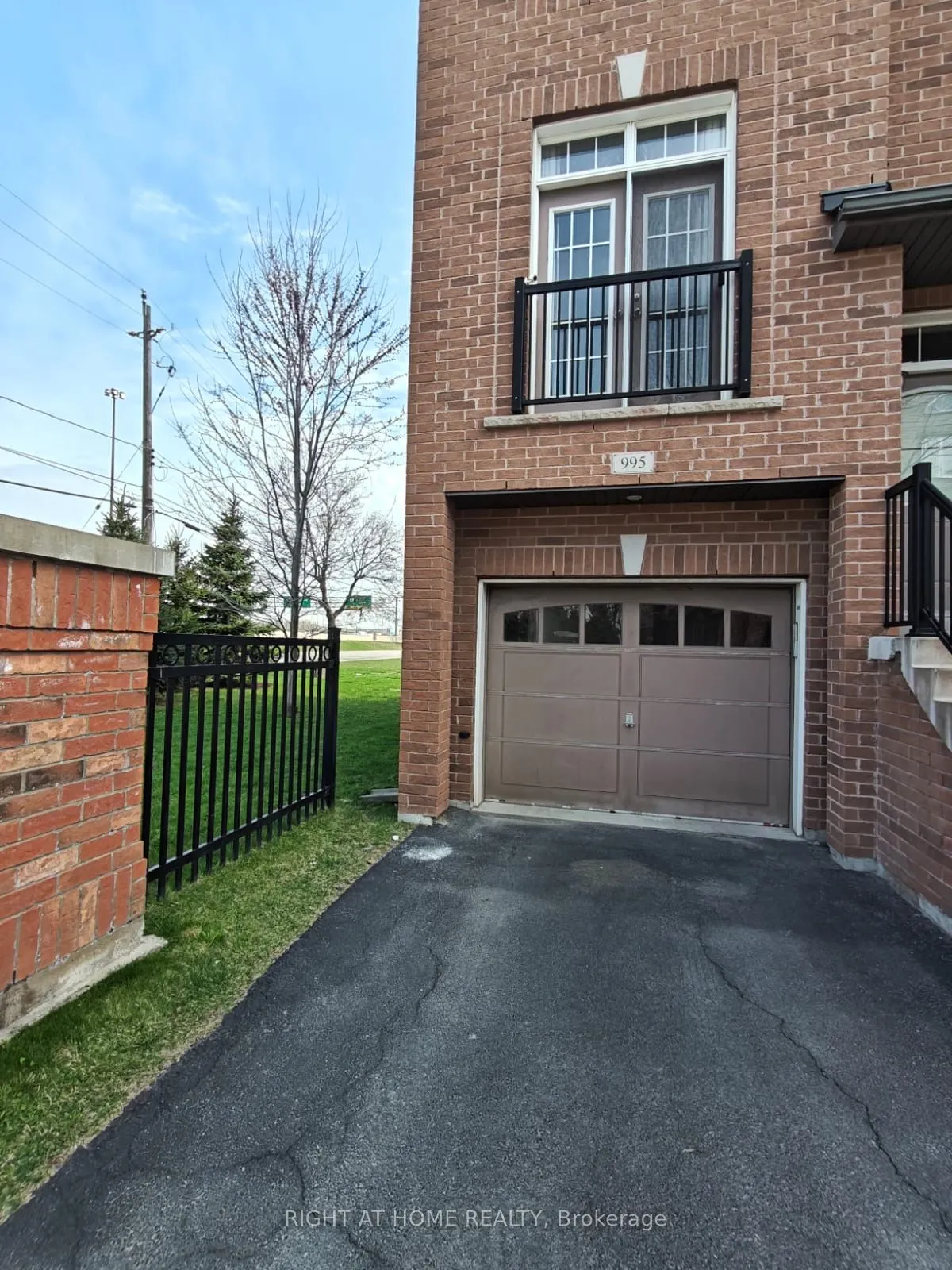 995 Reimer Common, #Basment