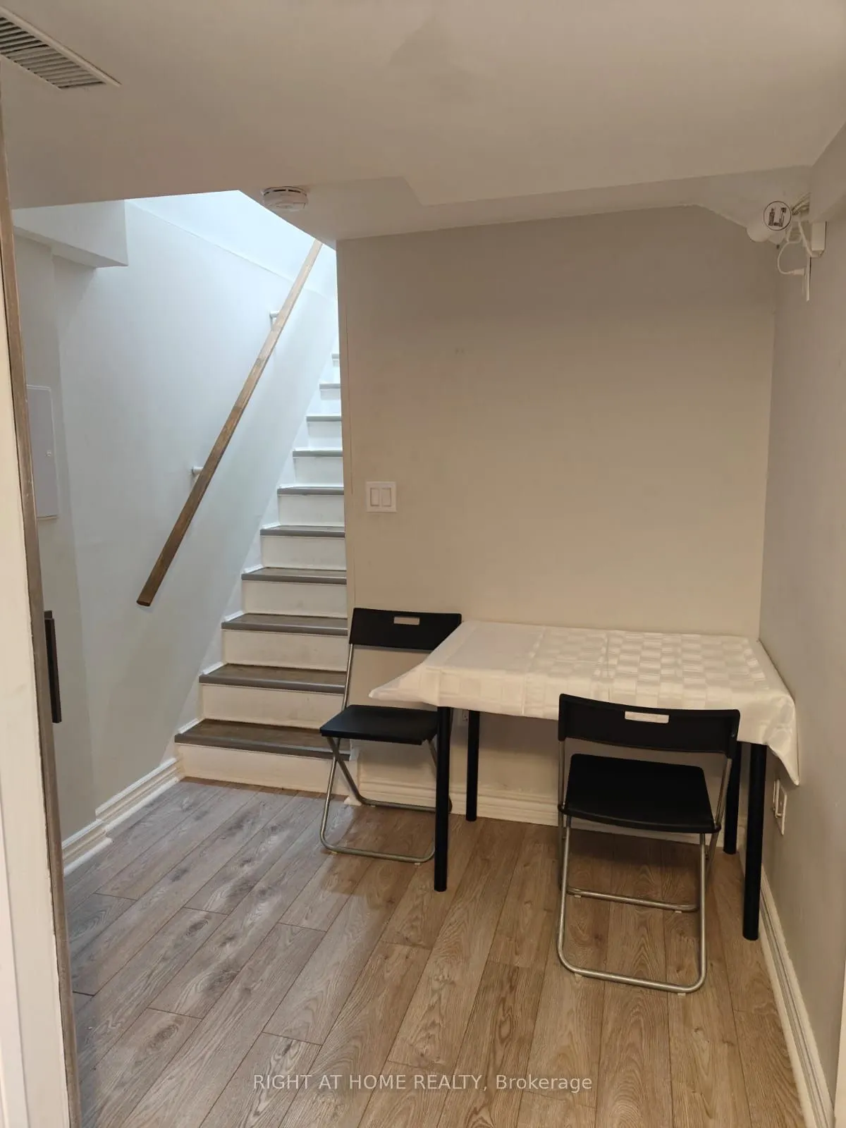 995 Reimer Common, #Basment