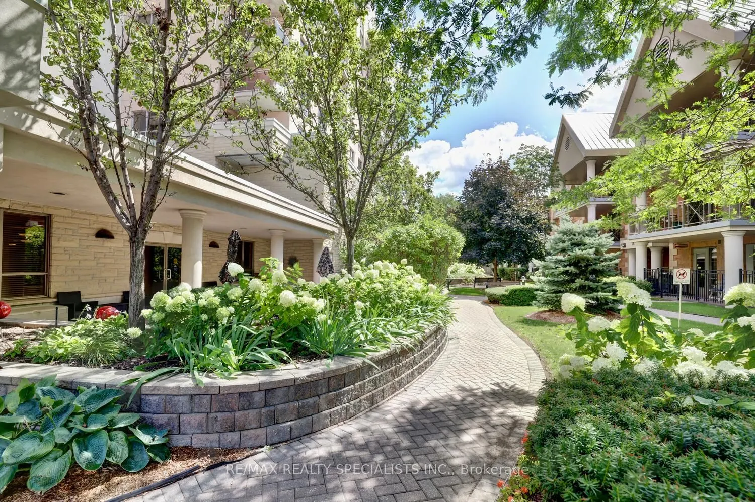 810 Scollard Court, #404