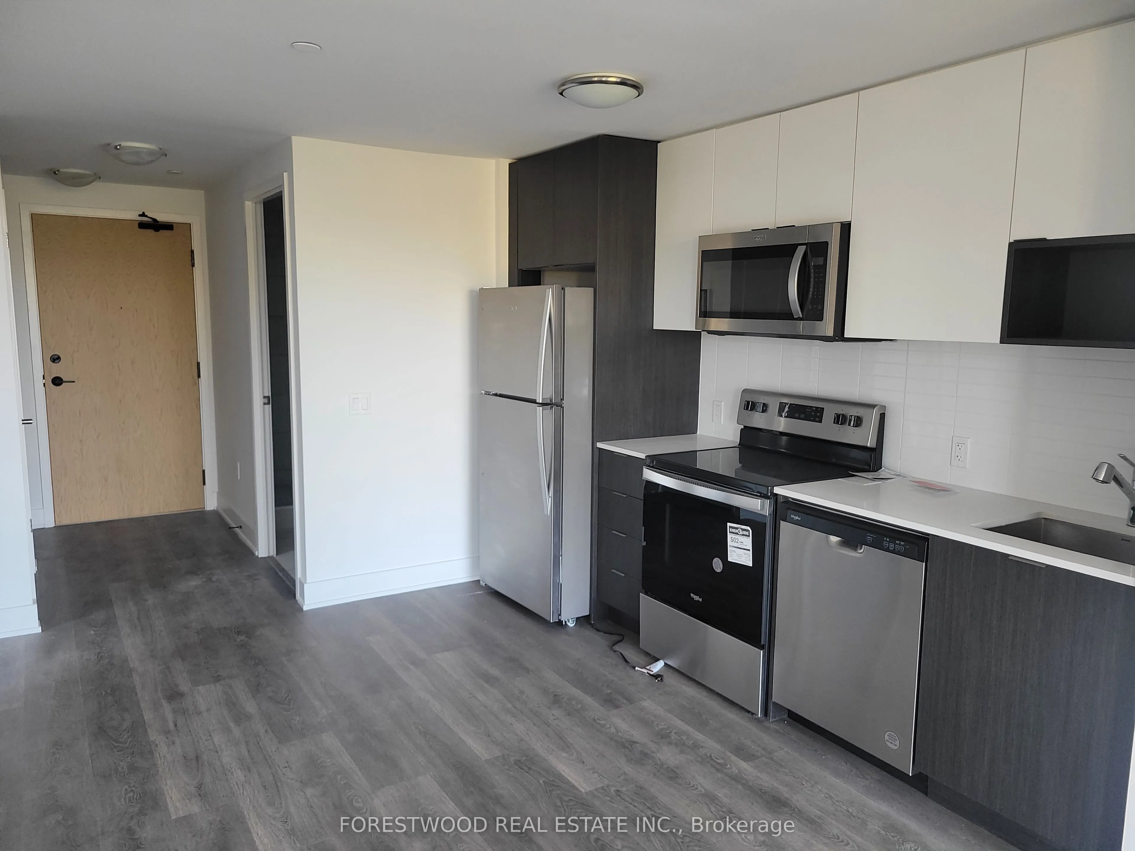 204 Burnhamthorpe Road E, #402