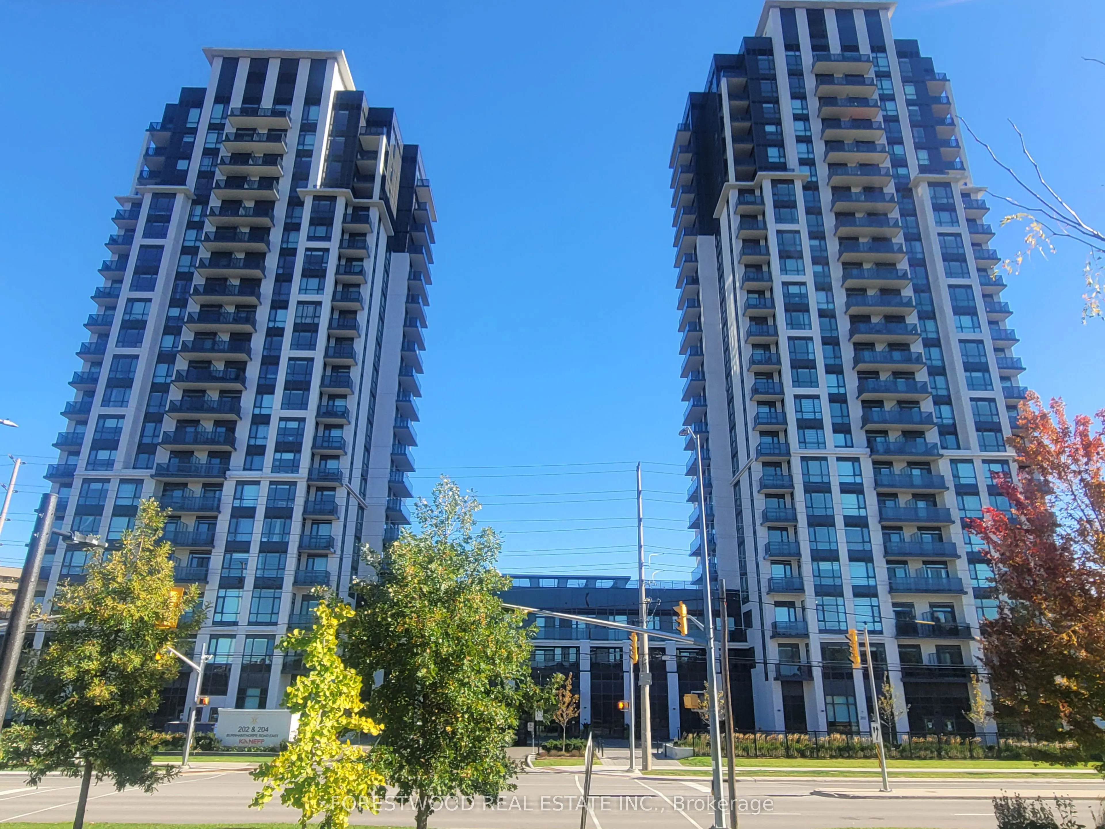 204 Burnhamthorpe Road E, #402