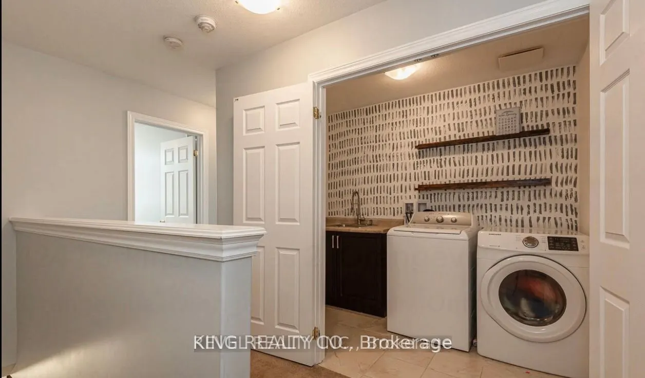 124 Parkinson Crescent, #2