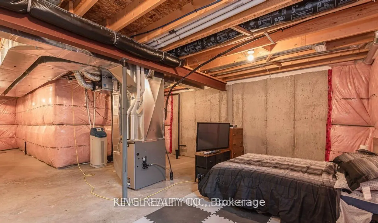 124 Parkinson Crescent, #2