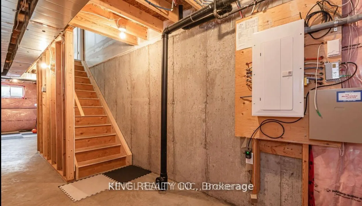 124 Parkinson Crescent, #2