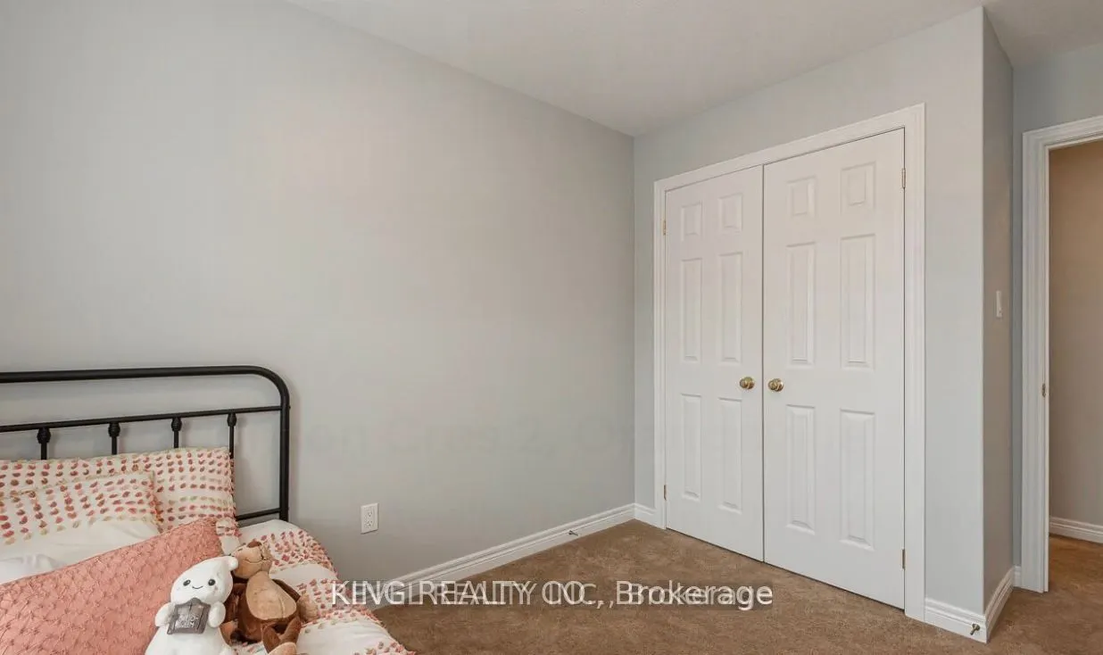 124 Parkinson Crescent, #2