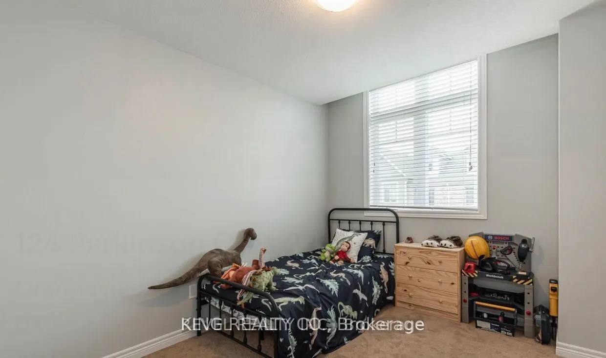 124 Parkinson Crescent, #2