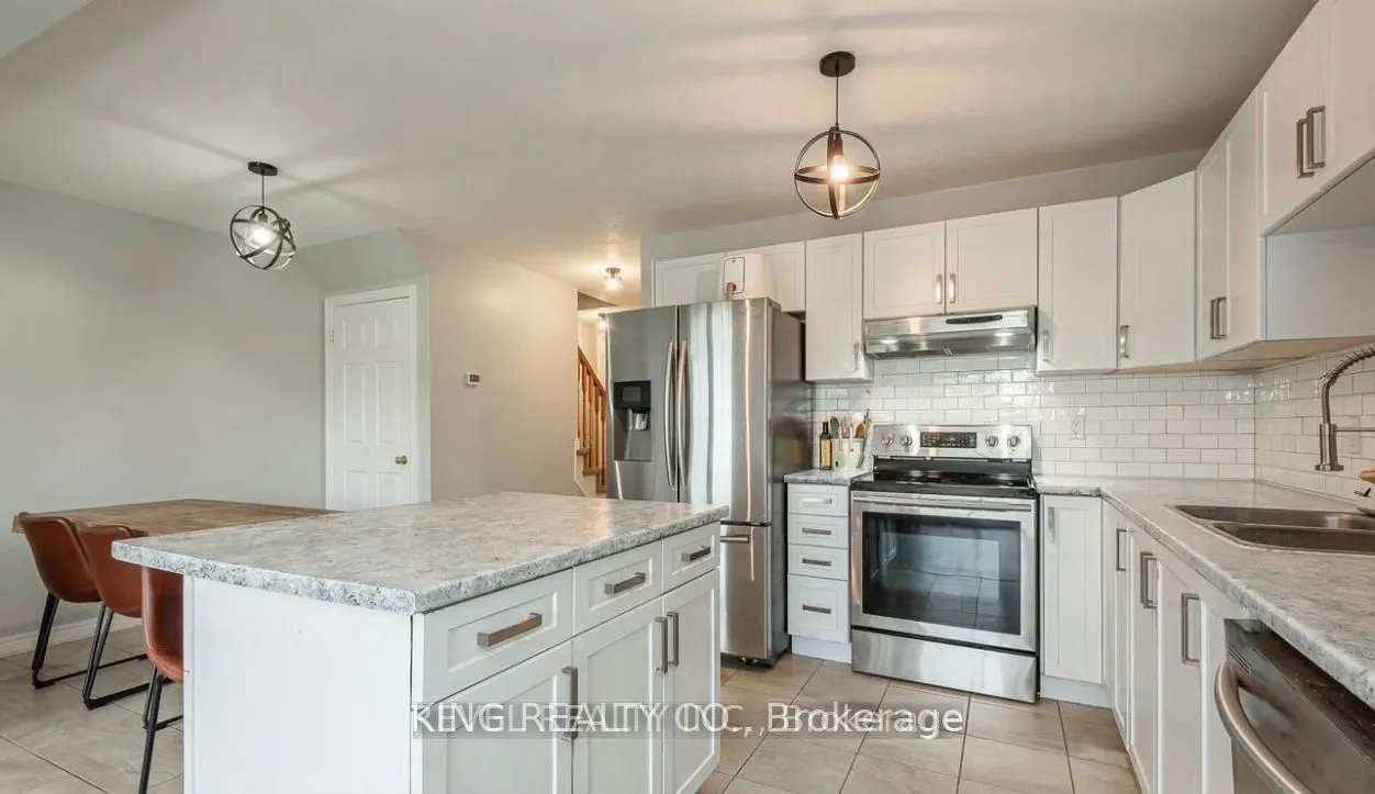 124 Parkinson Crescent, #2