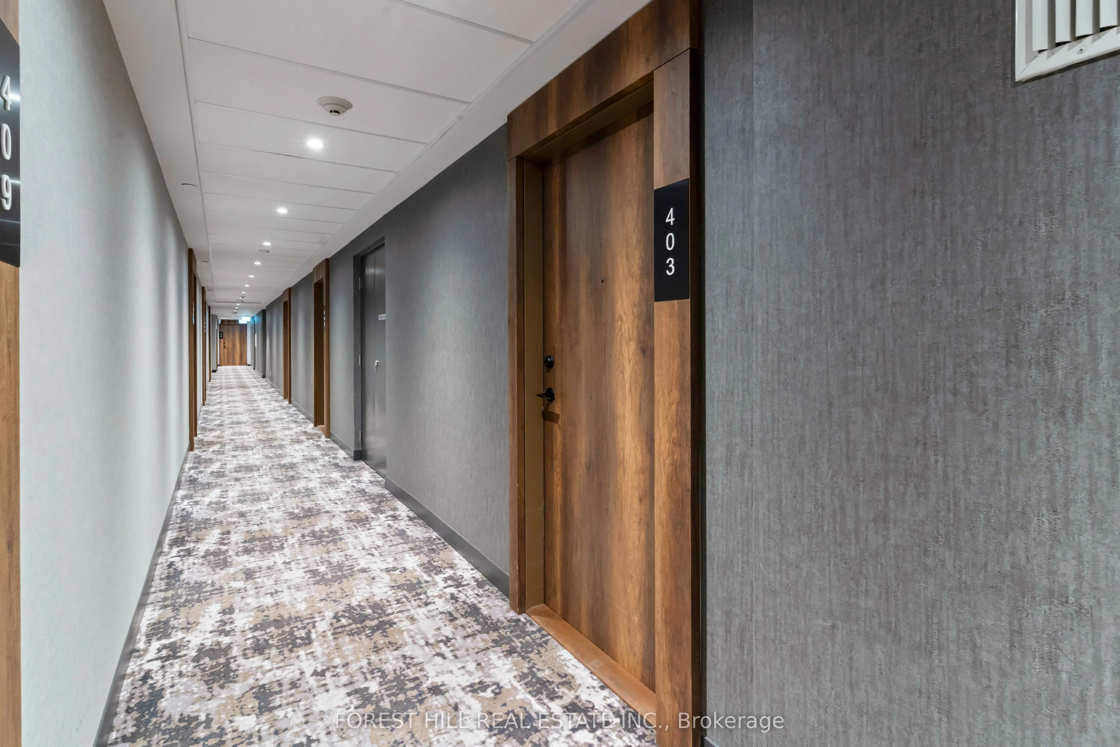 251 Manitoba Street, #403