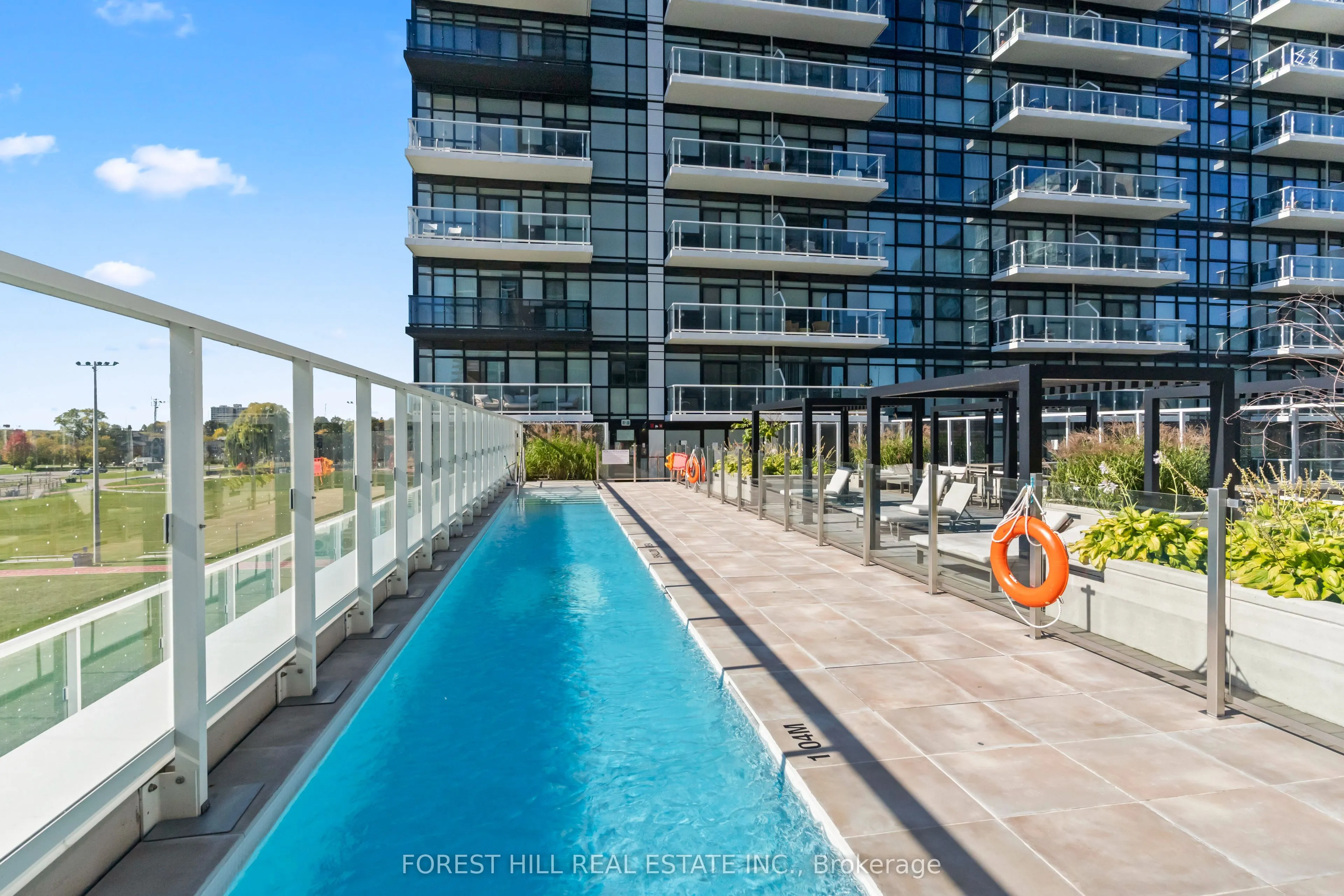 251 Manitoba Street, #403