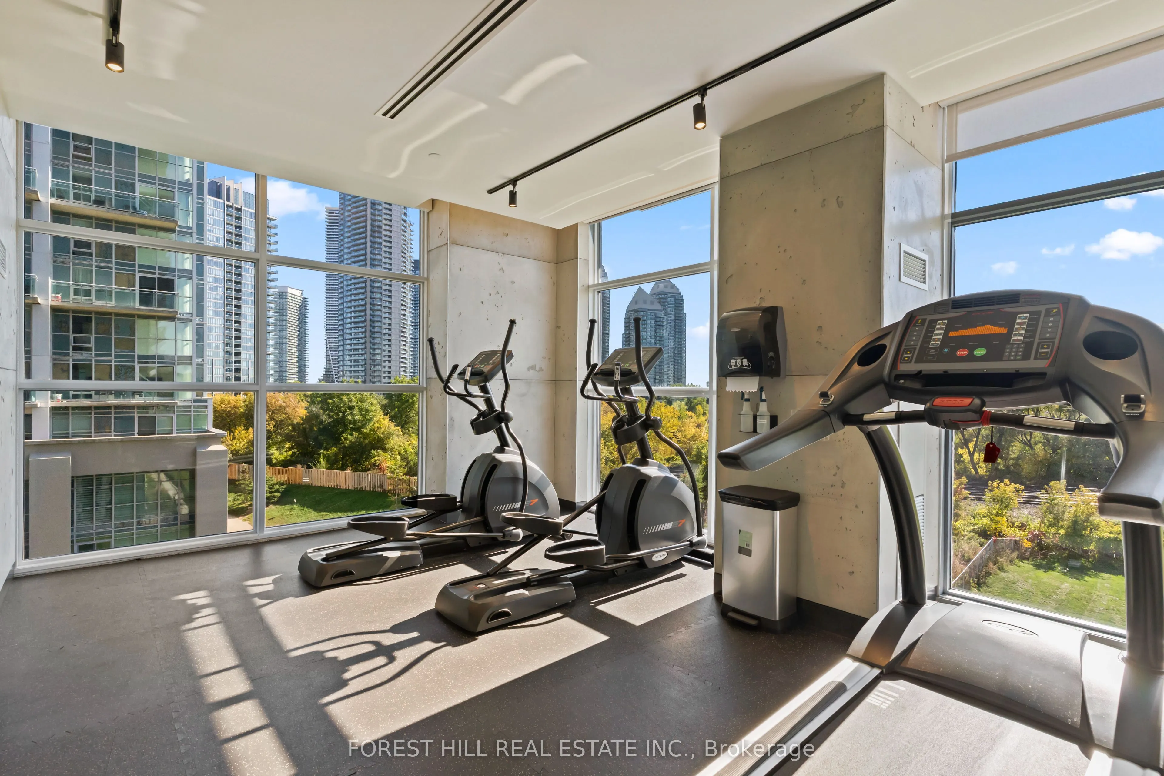 251 Manitoba Street, #403