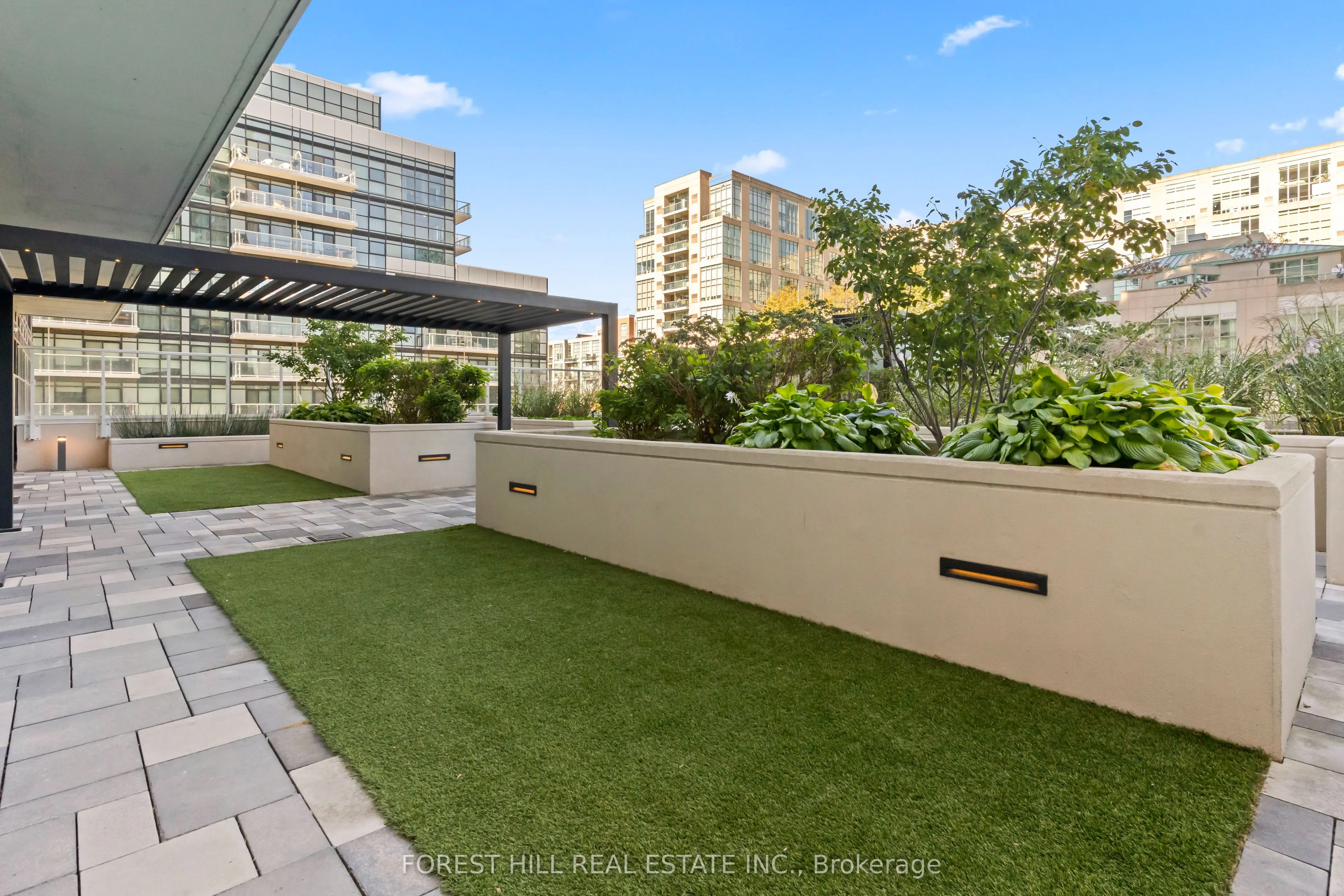 251 Manitoba Street, #403