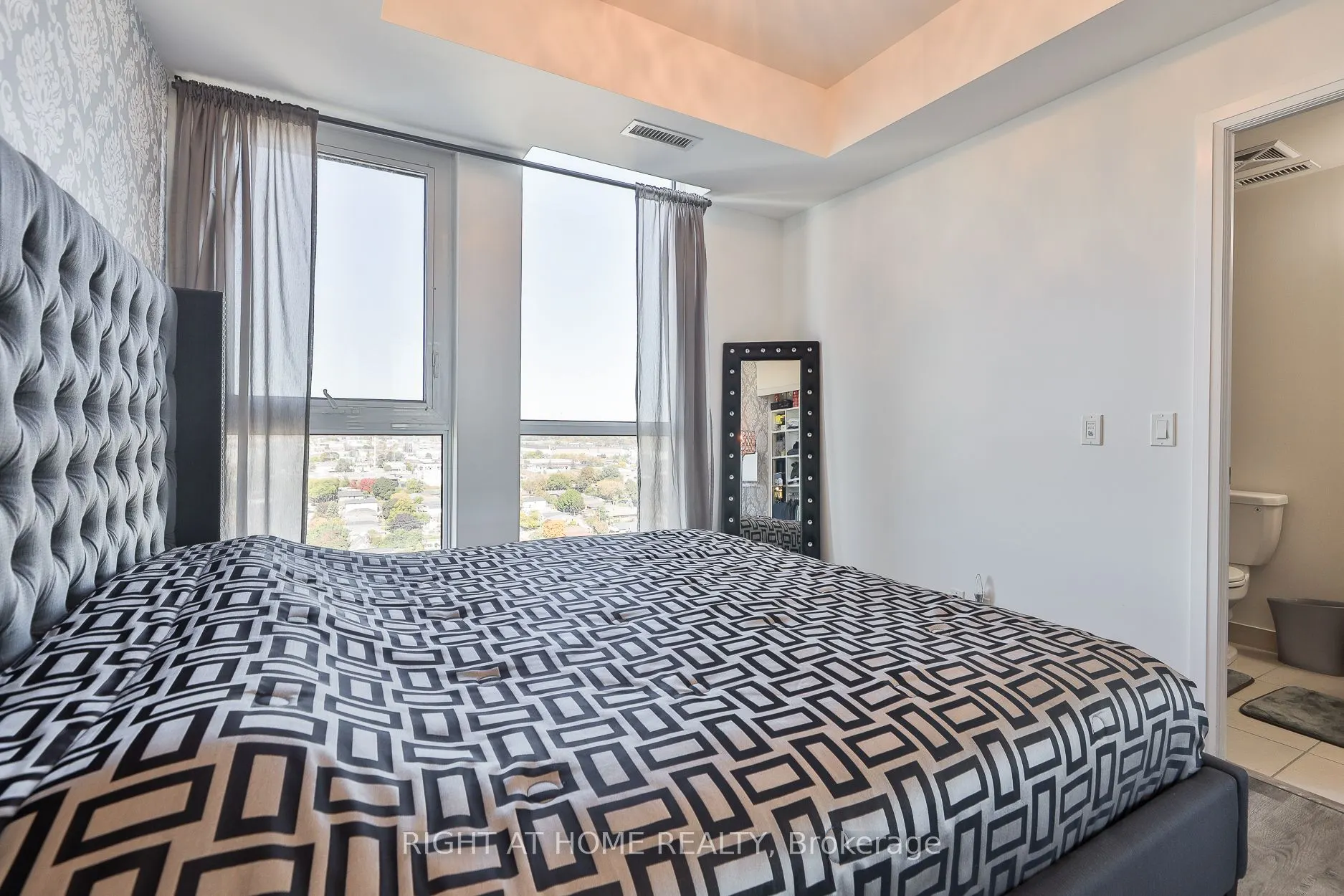 15 Zorra Street, #1702