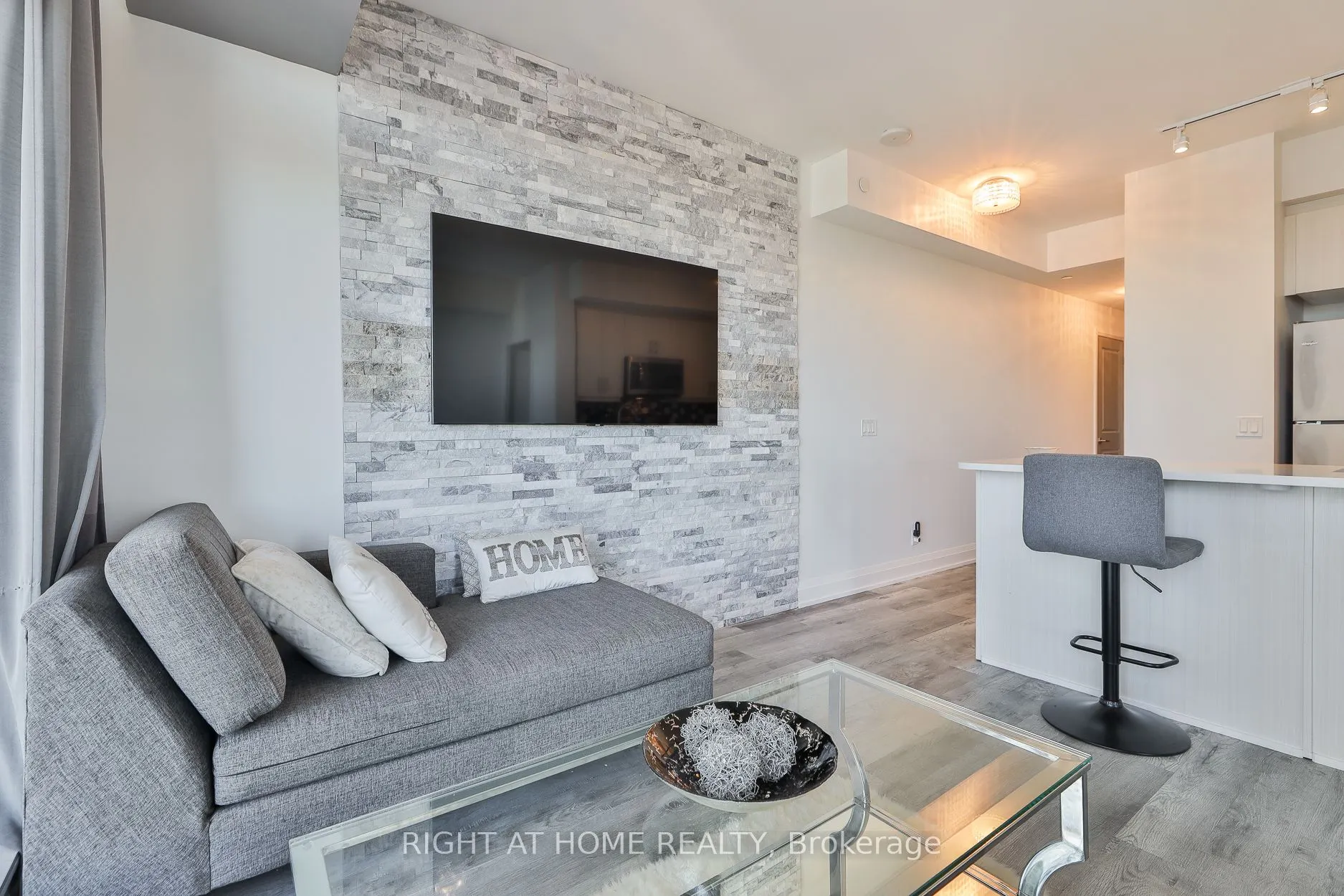 15 Zorra Street, #1702