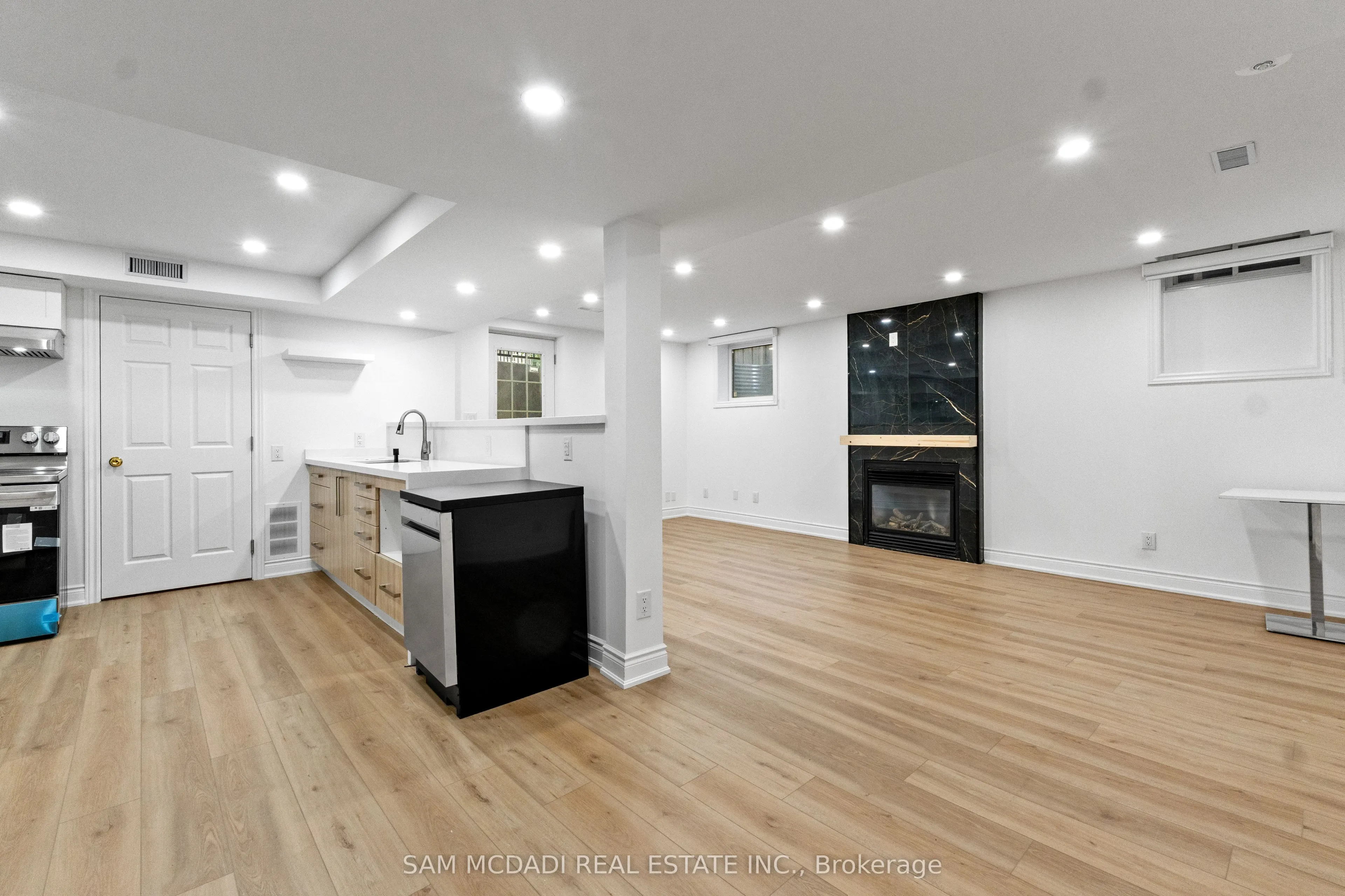 5436 Edencroft Crescent, #Lower
