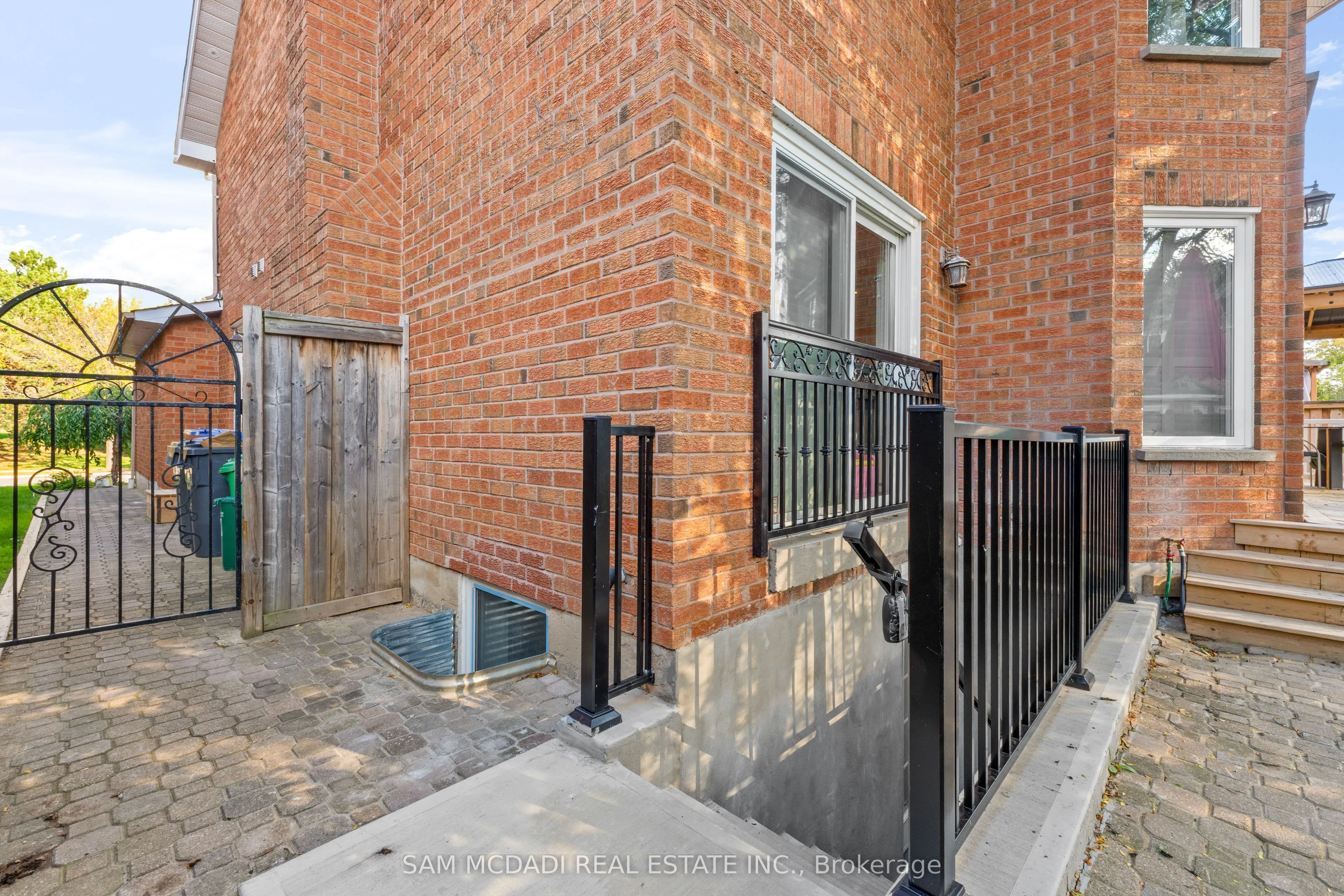 5436 Edencroft Crescent, #Lower