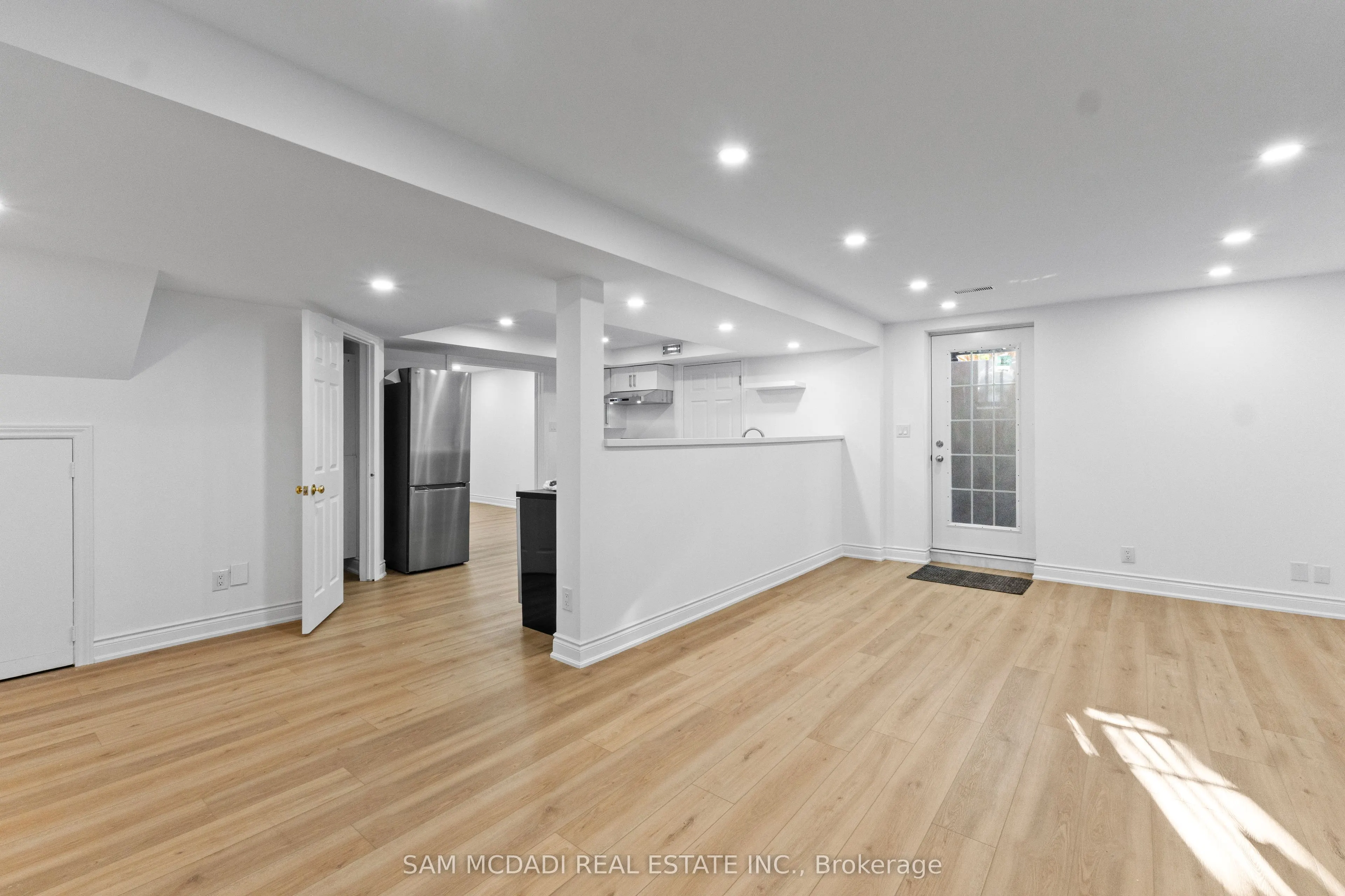 5436 Edencroft Crescent, #Lower