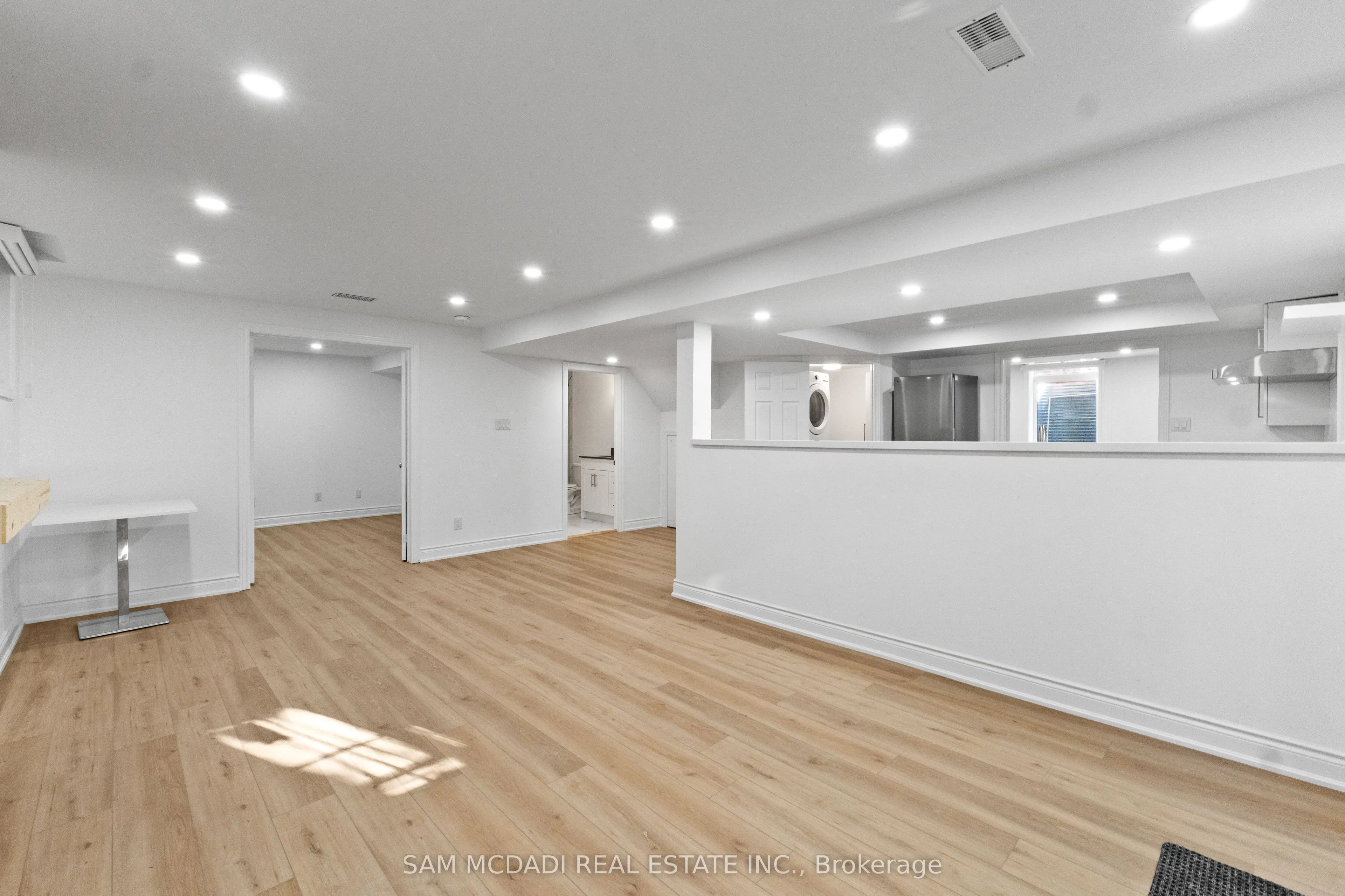 5436 Edencroft Crescent, #Lower