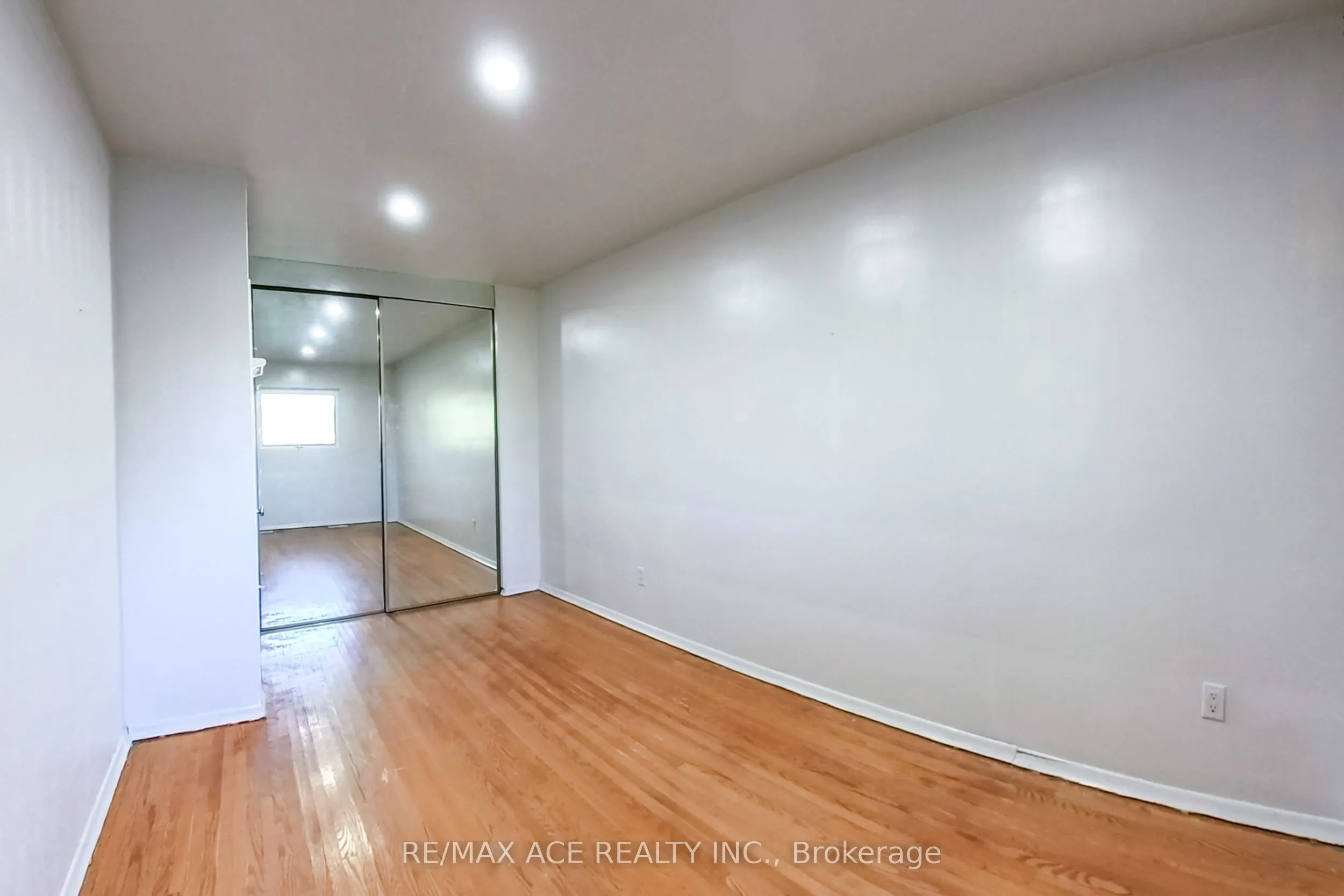 42 Swanhurst Boulevard