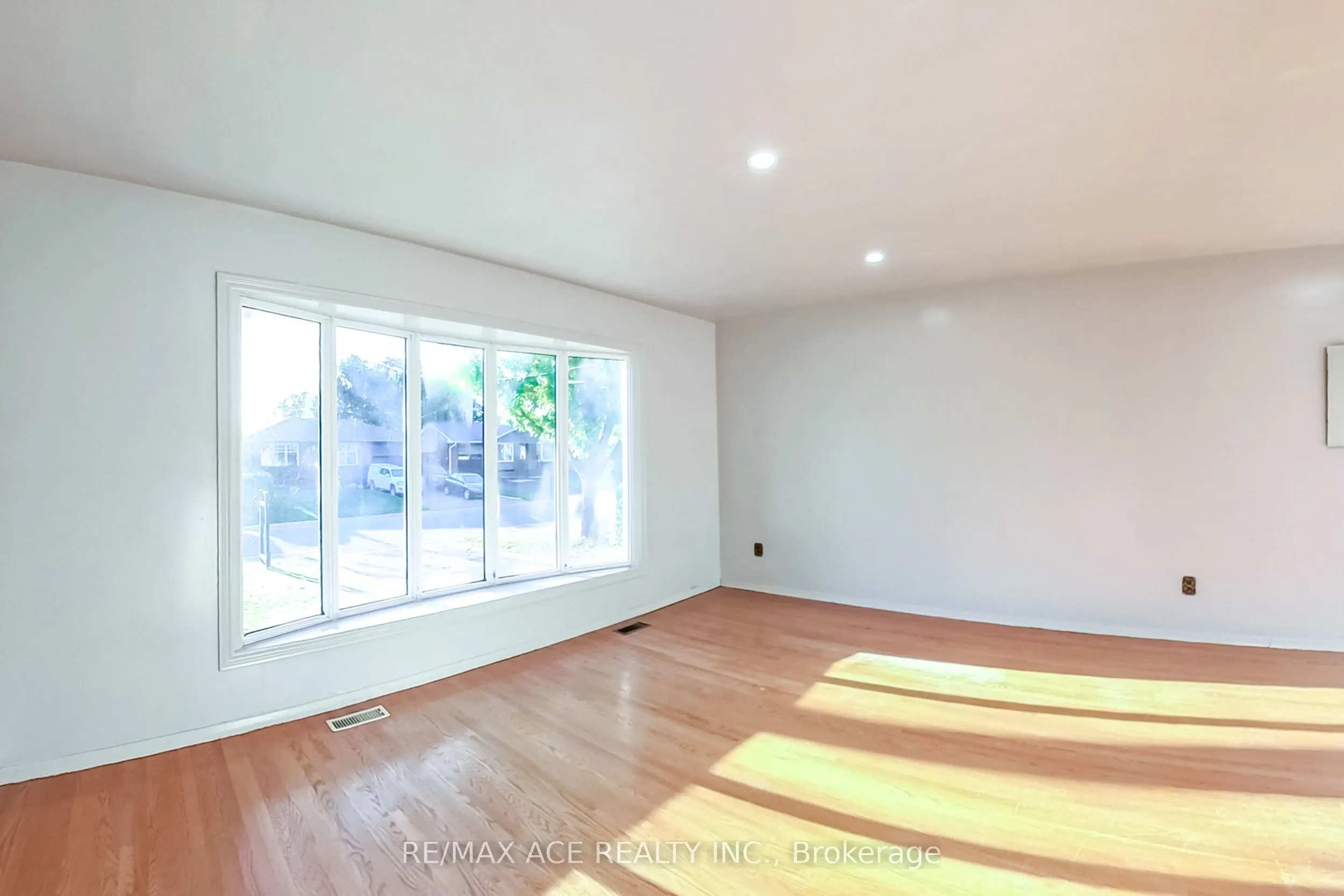 42 Swanhurst Boulevard