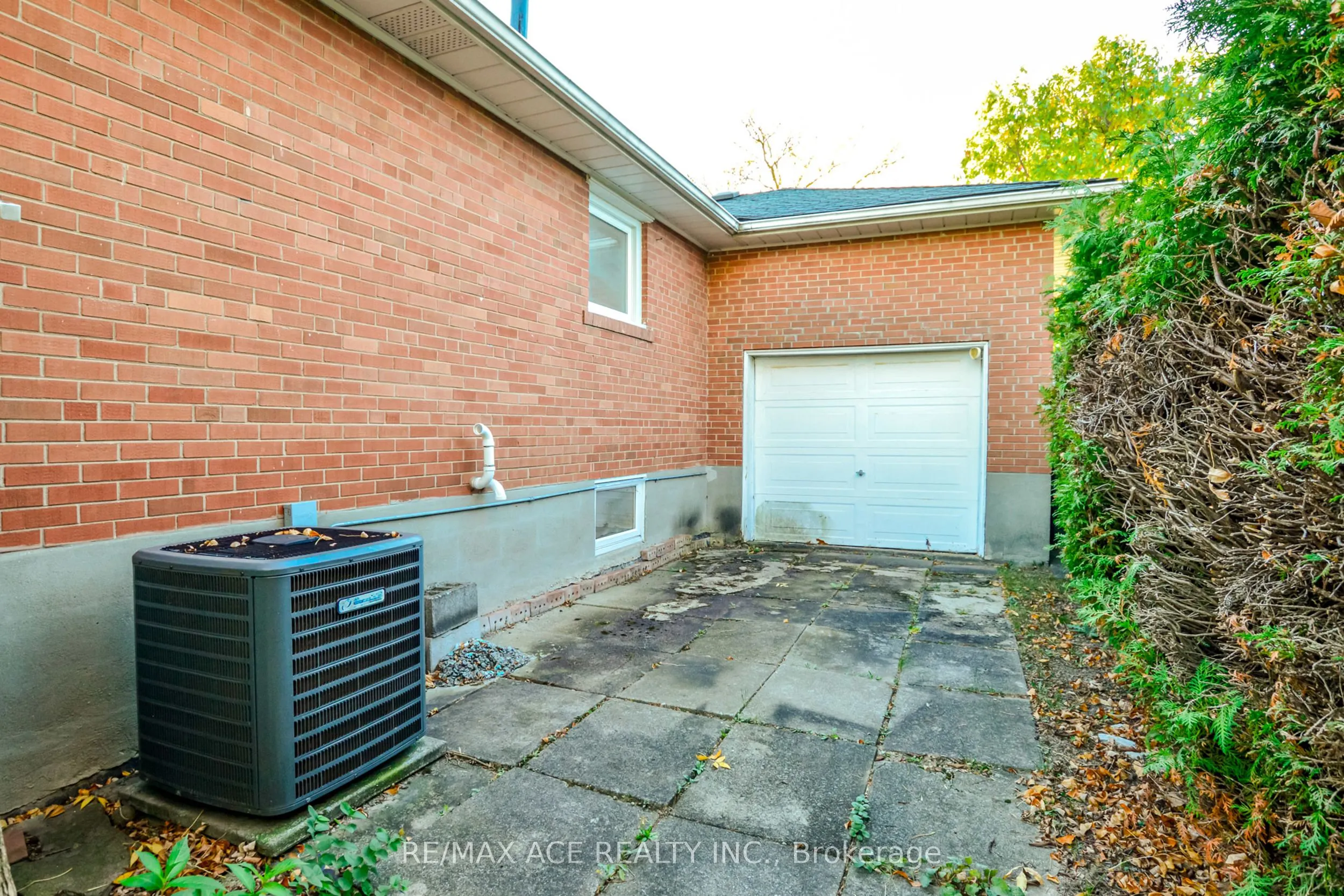 42 Swanhurst Boulevard
