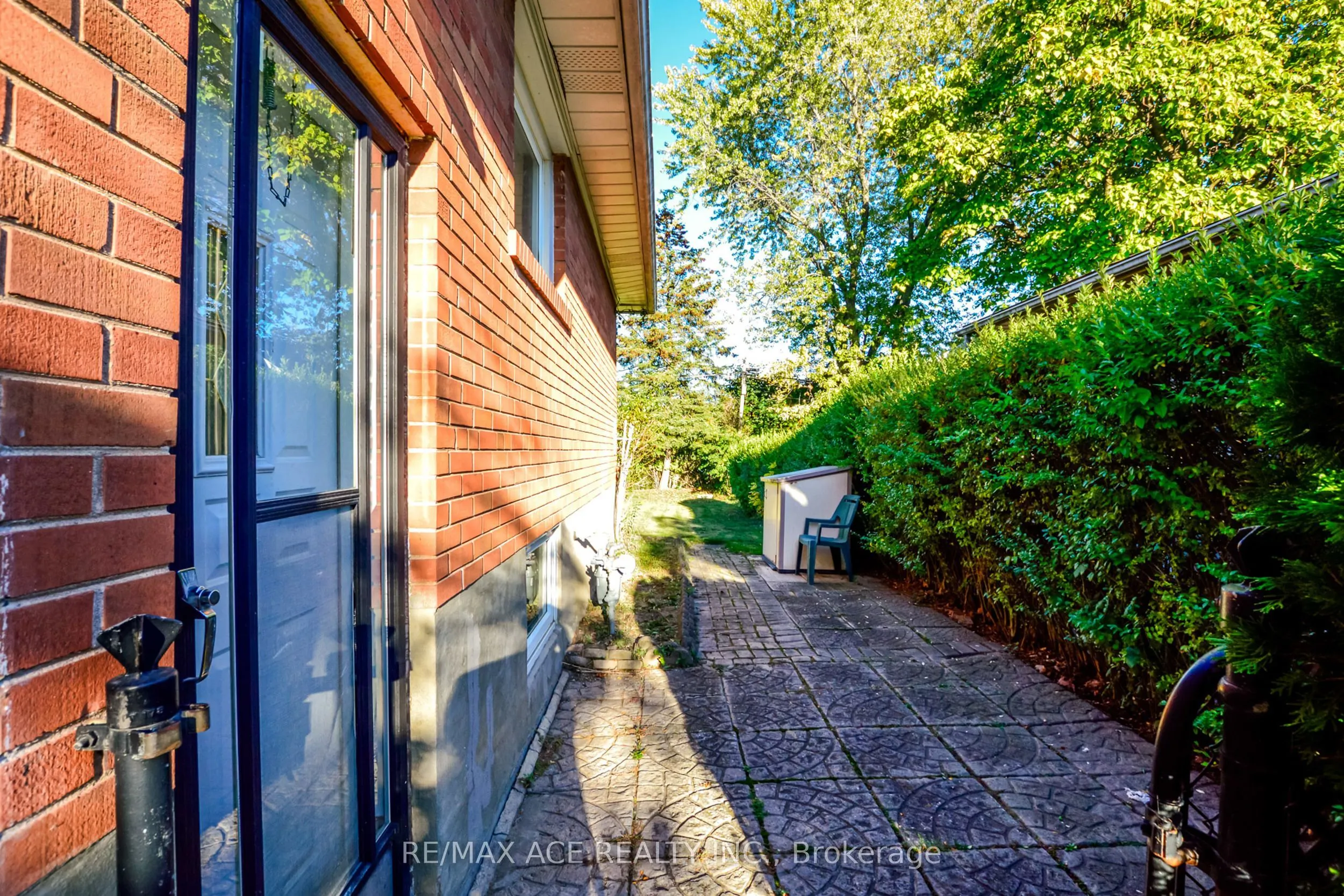 42 Swanhurst Boulevard