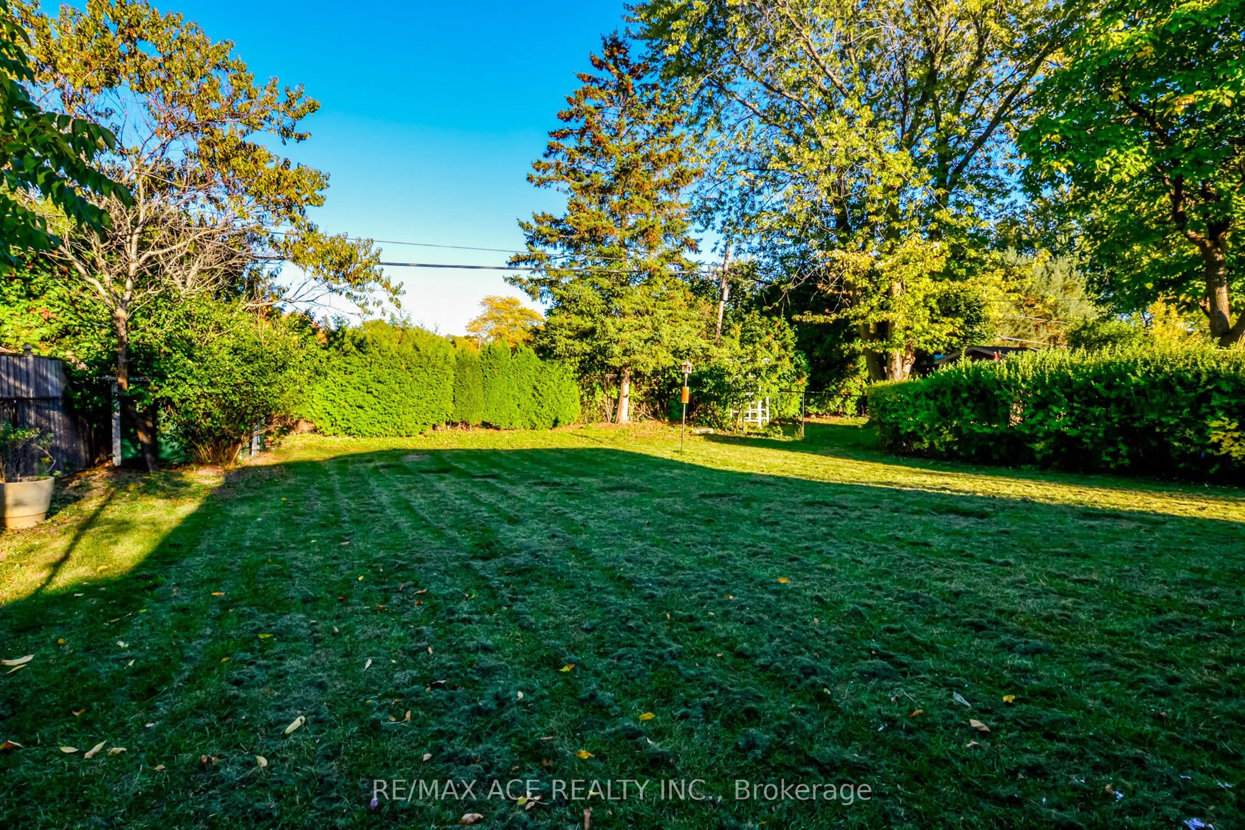 42 Swanhurst Boulevard