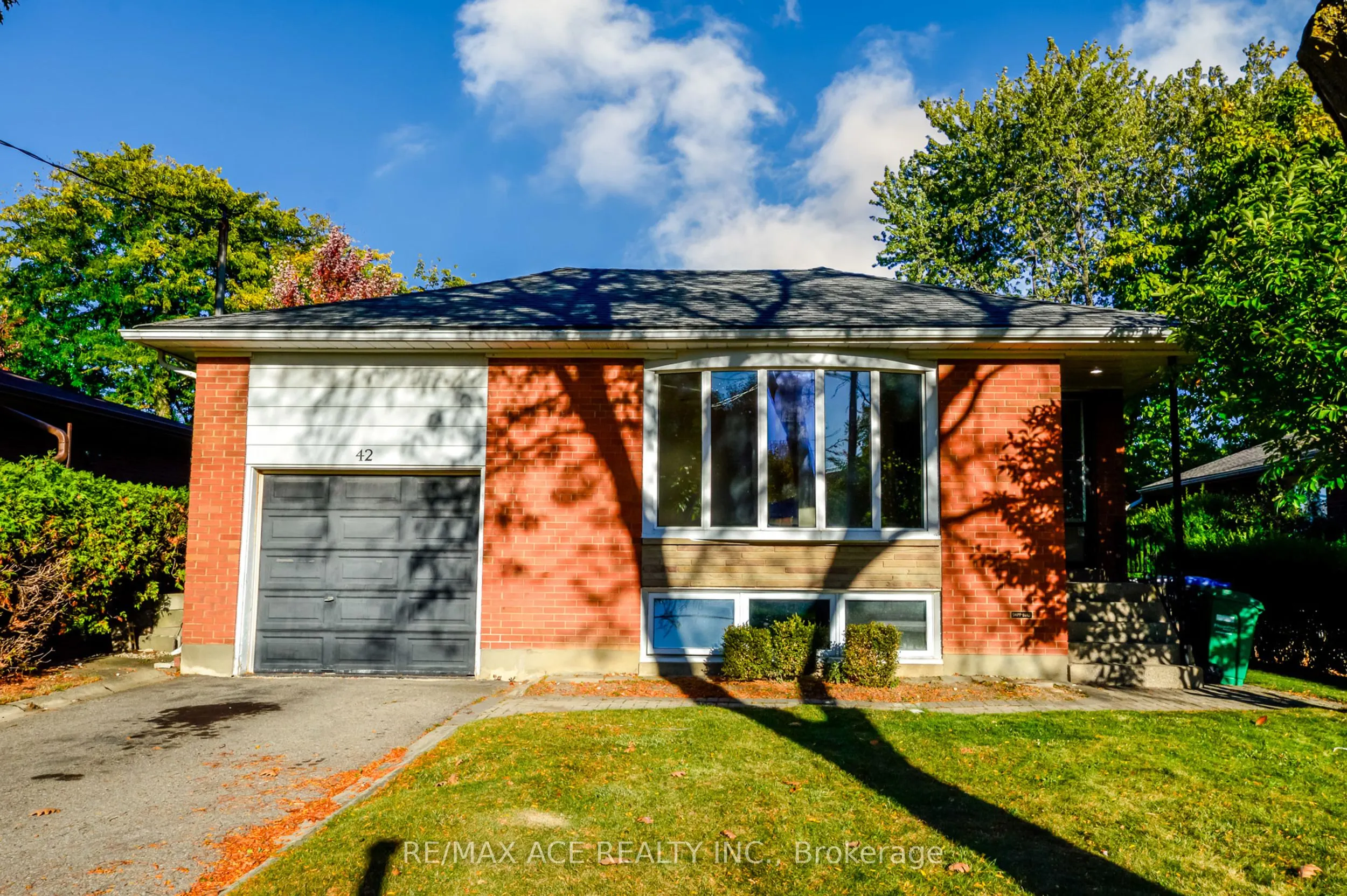 42 Swanhurst Boulevard