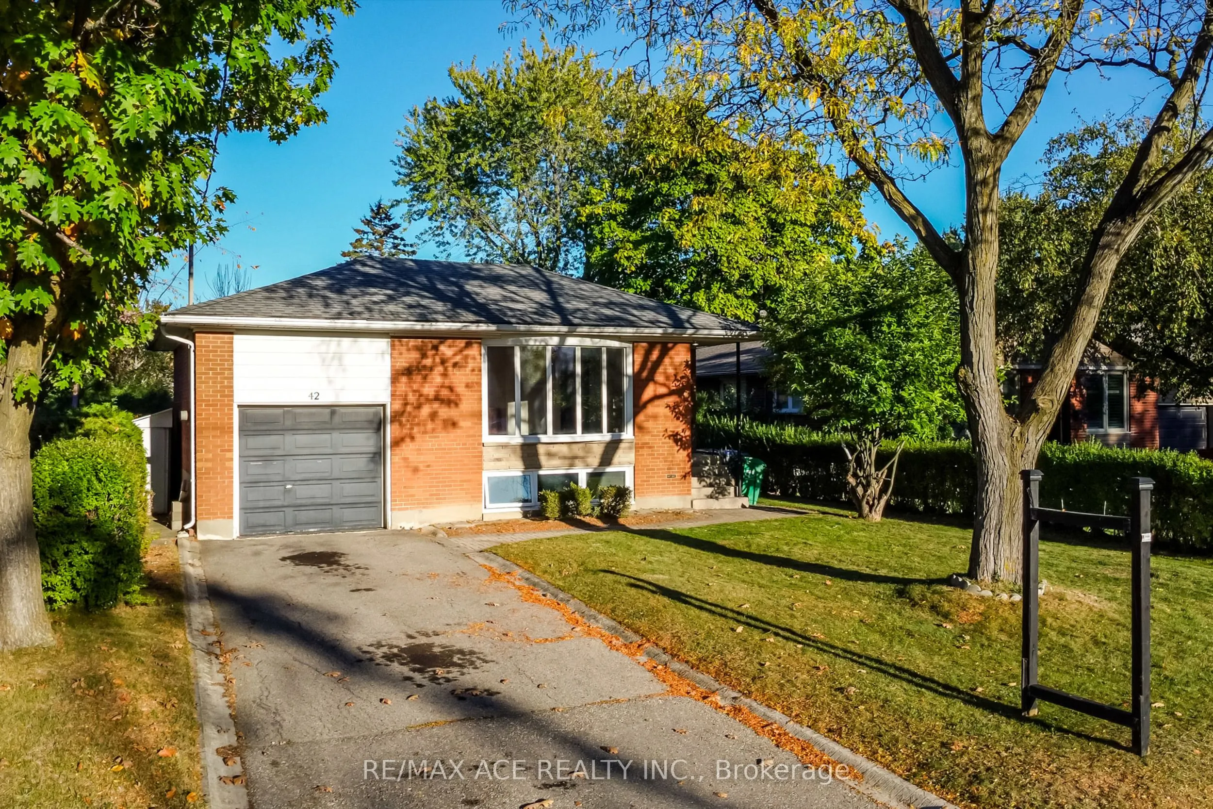 42 Swanhurst Boulevard