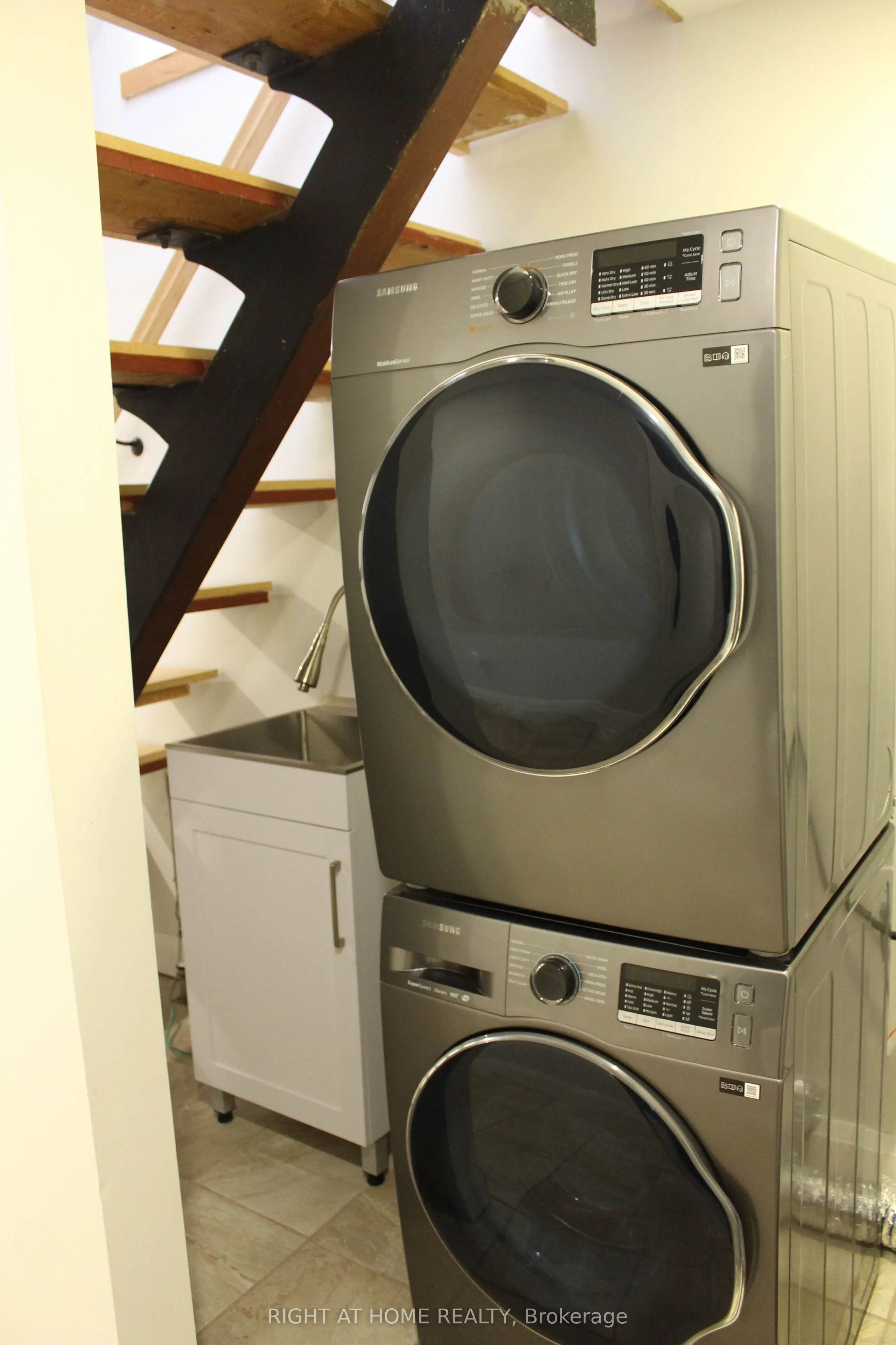 9 Farley Crescent, #Lower Level