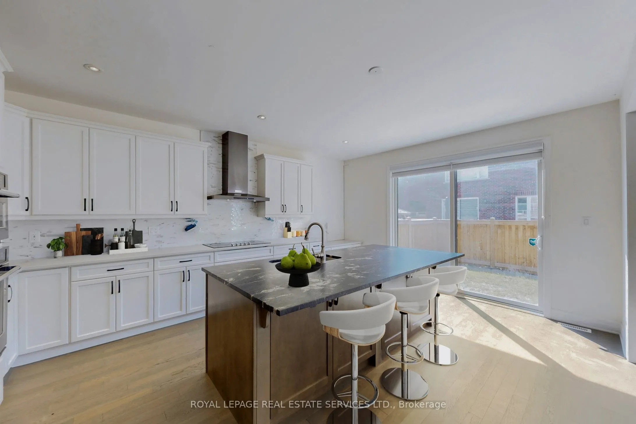 1388 Sycamore Garden, #Upper