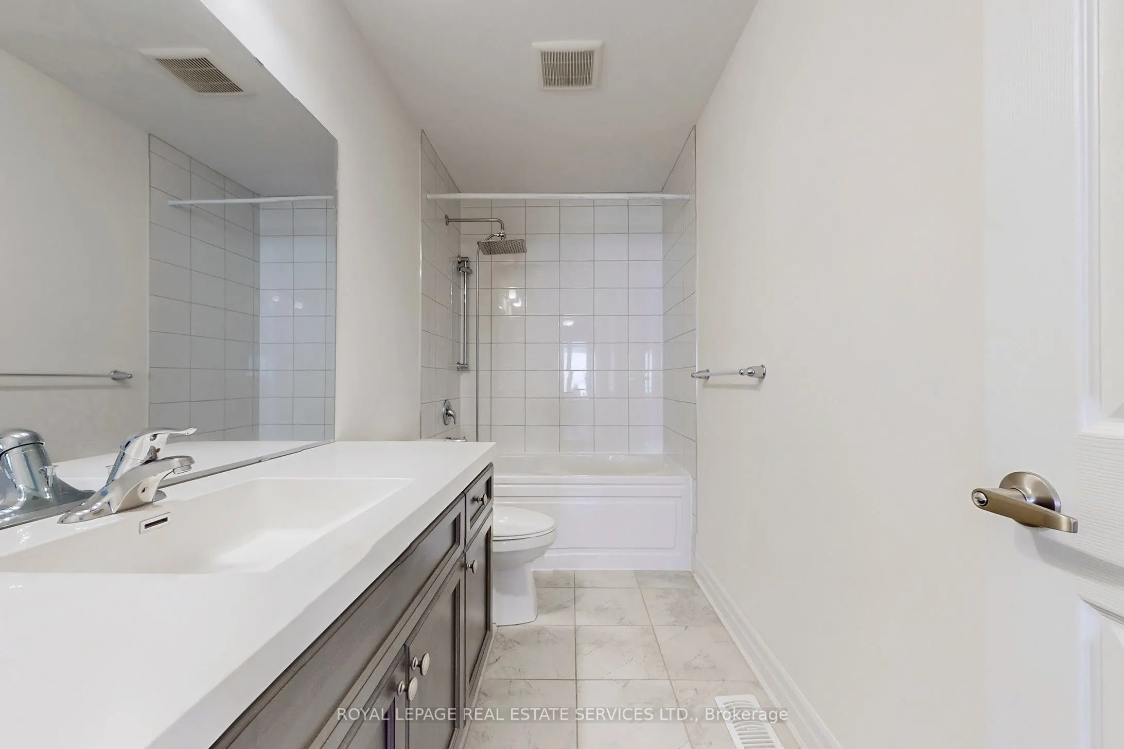 1388 Sycamore Garden, #Upper