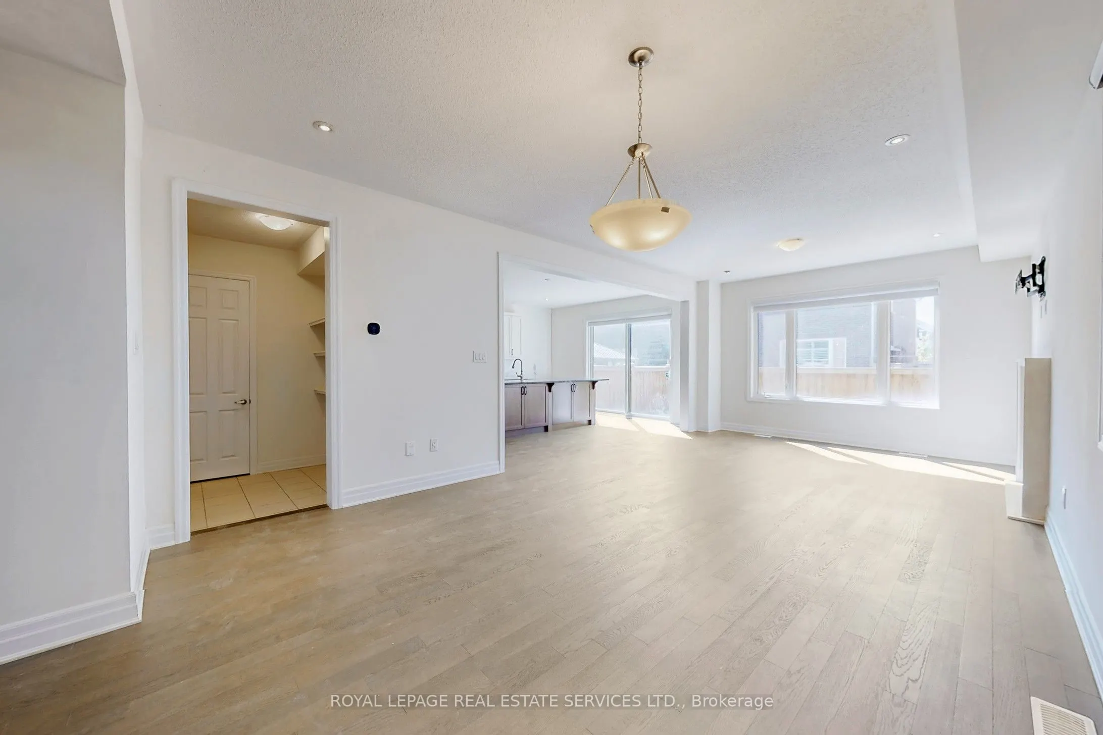1388 Sycamore Garden, #Upper