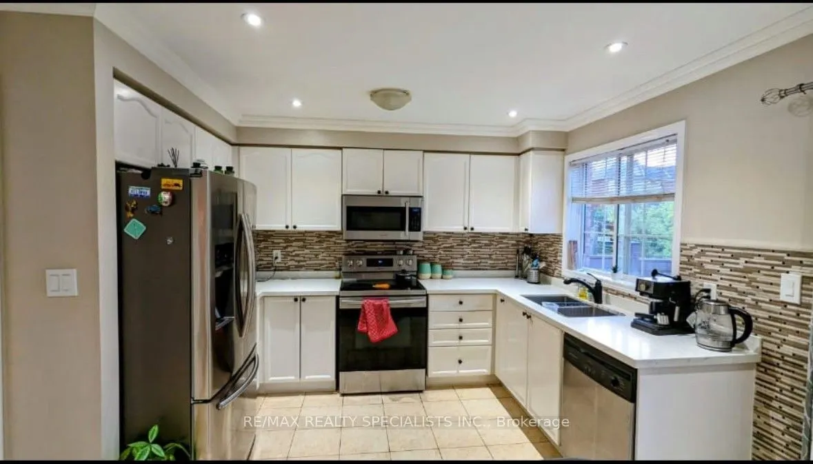 15 Bayridge Drive