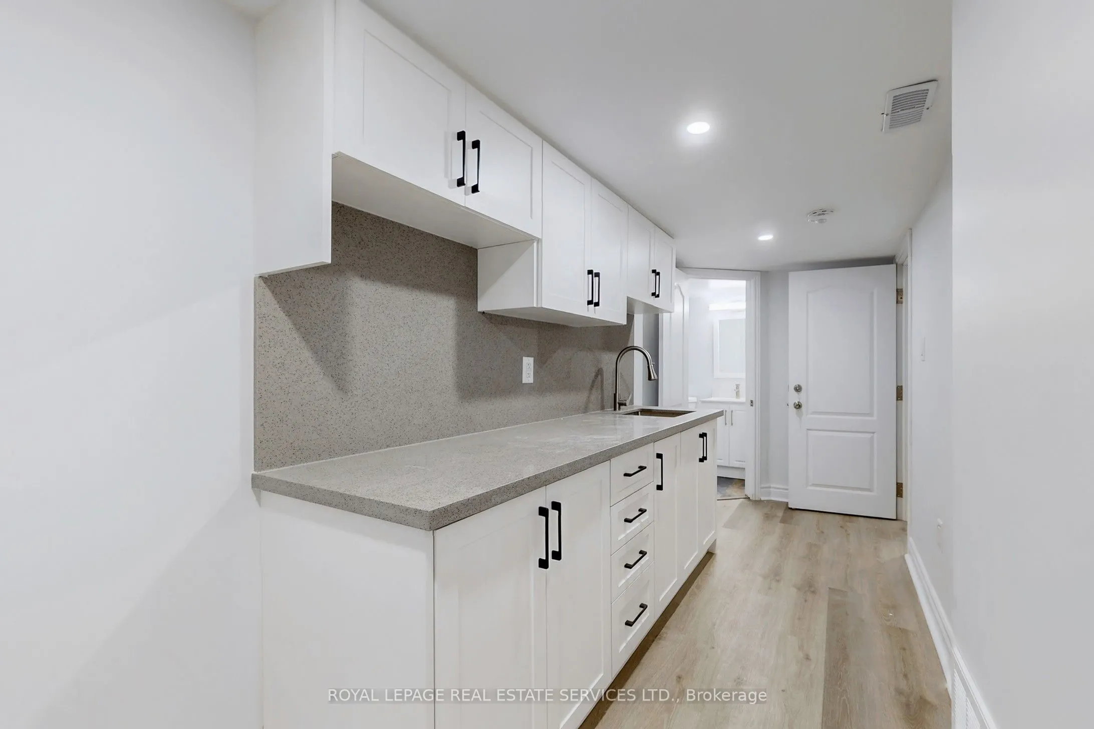 1388 Sycamore Garden, #Basement B