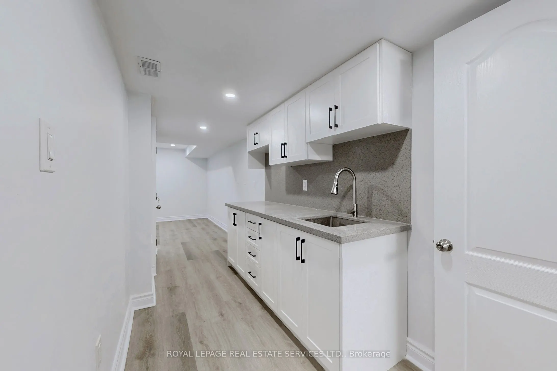 1388 Sycamore Garden, #Basement B