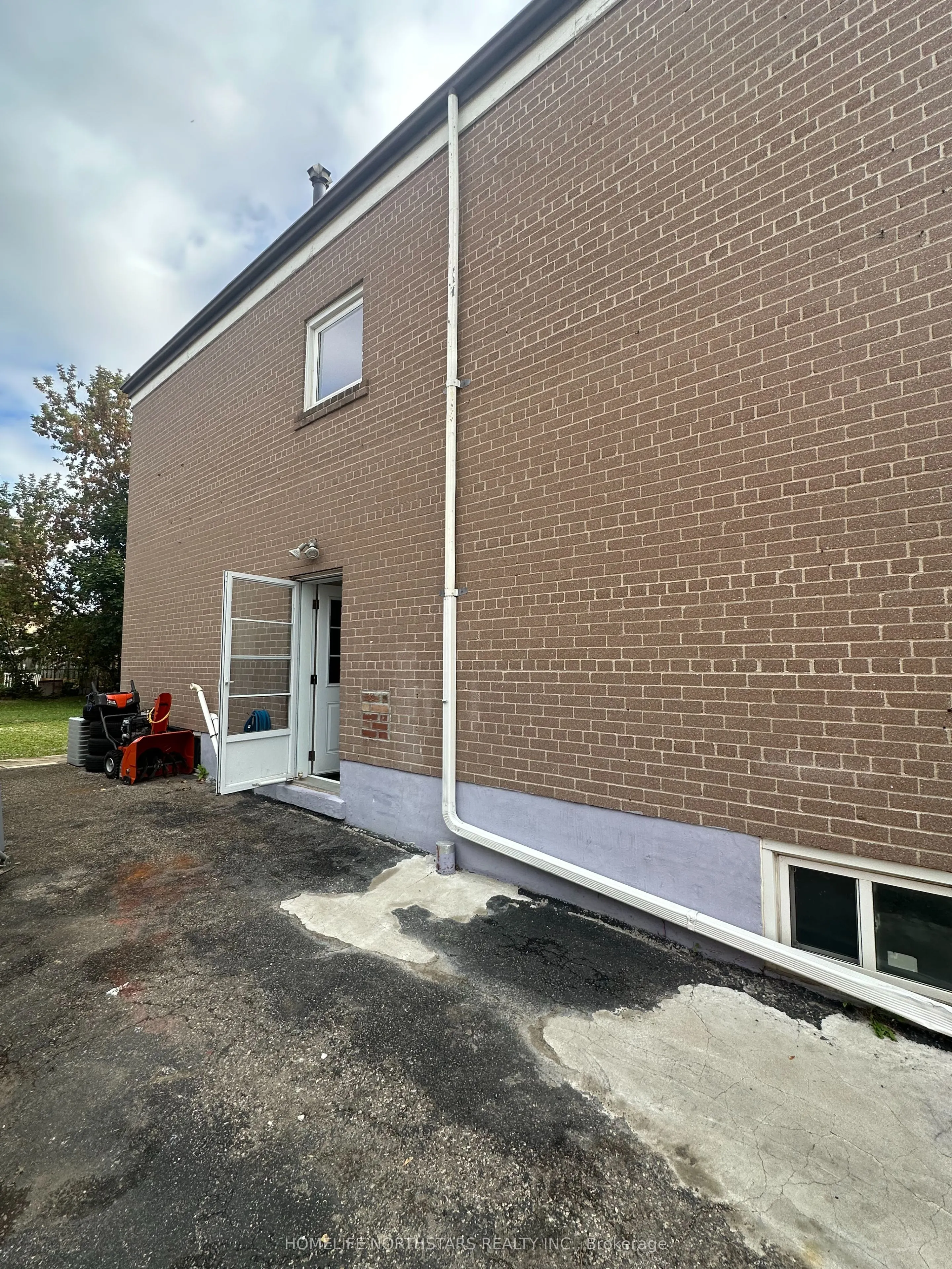 20 Demaris Avenue