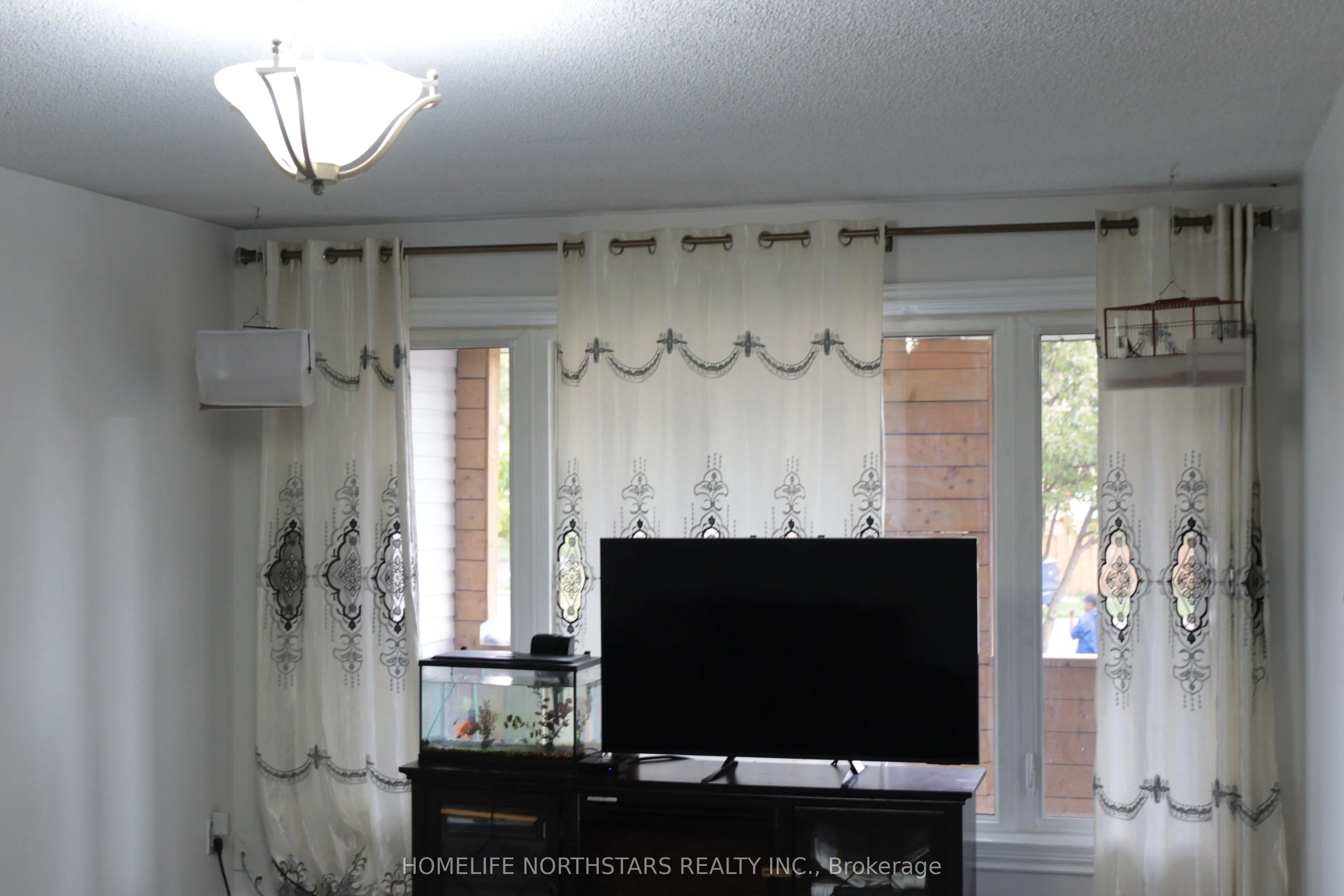 20 Demaris Avenue