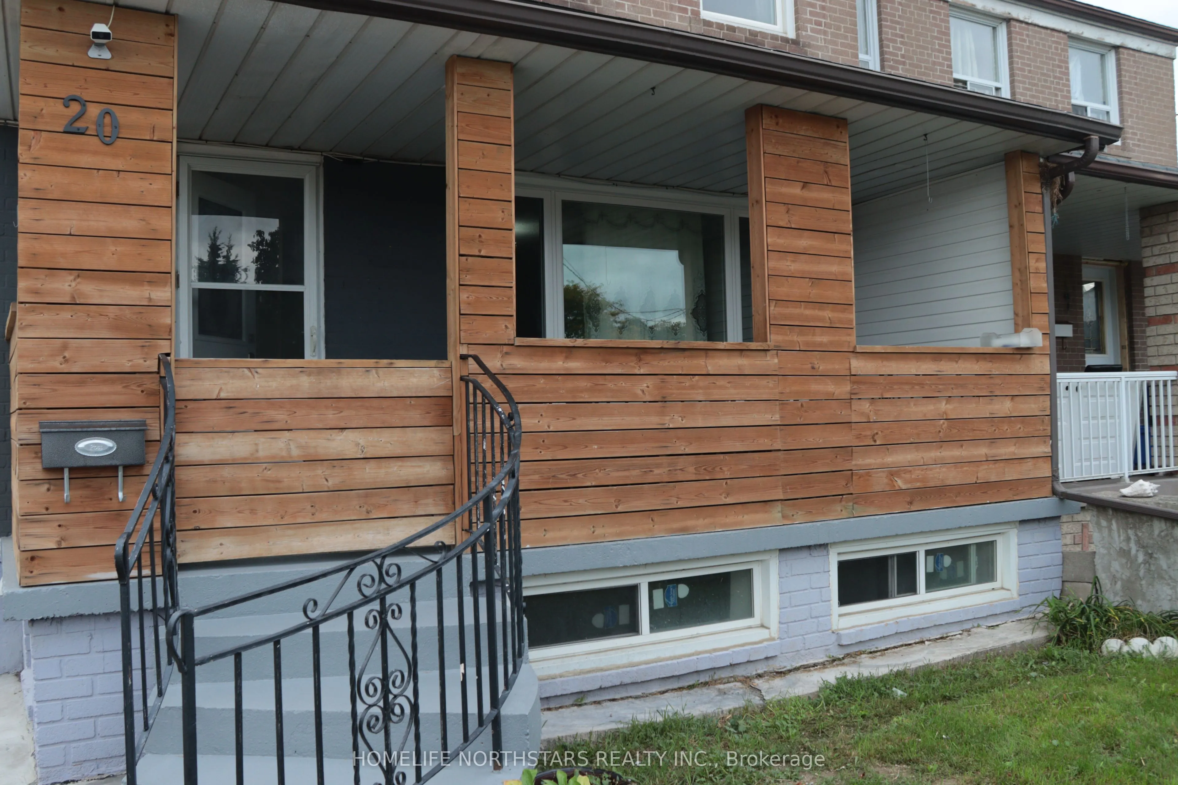 20 Demaris Avenue
