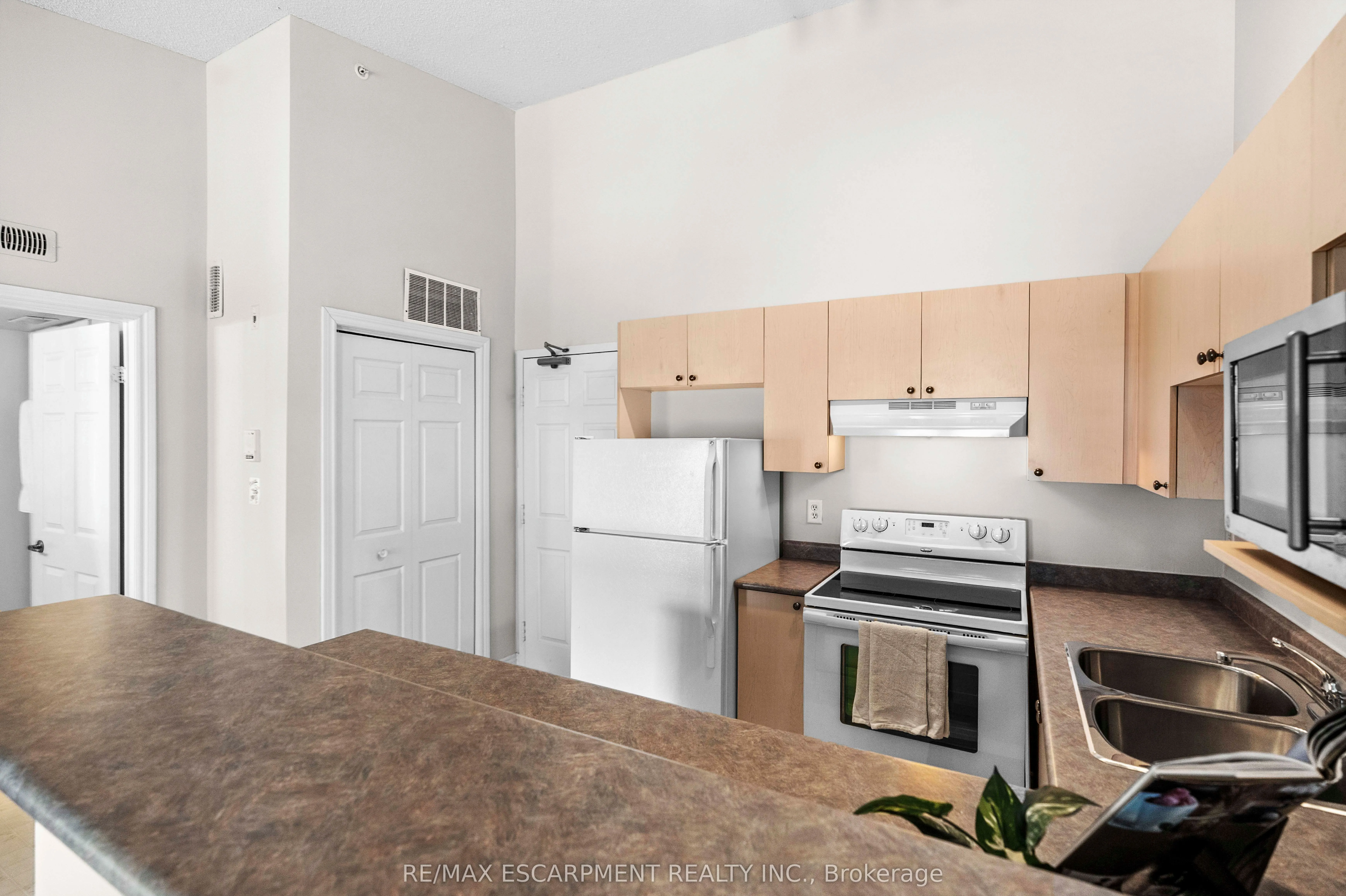 1411 Walkers Line, #409
