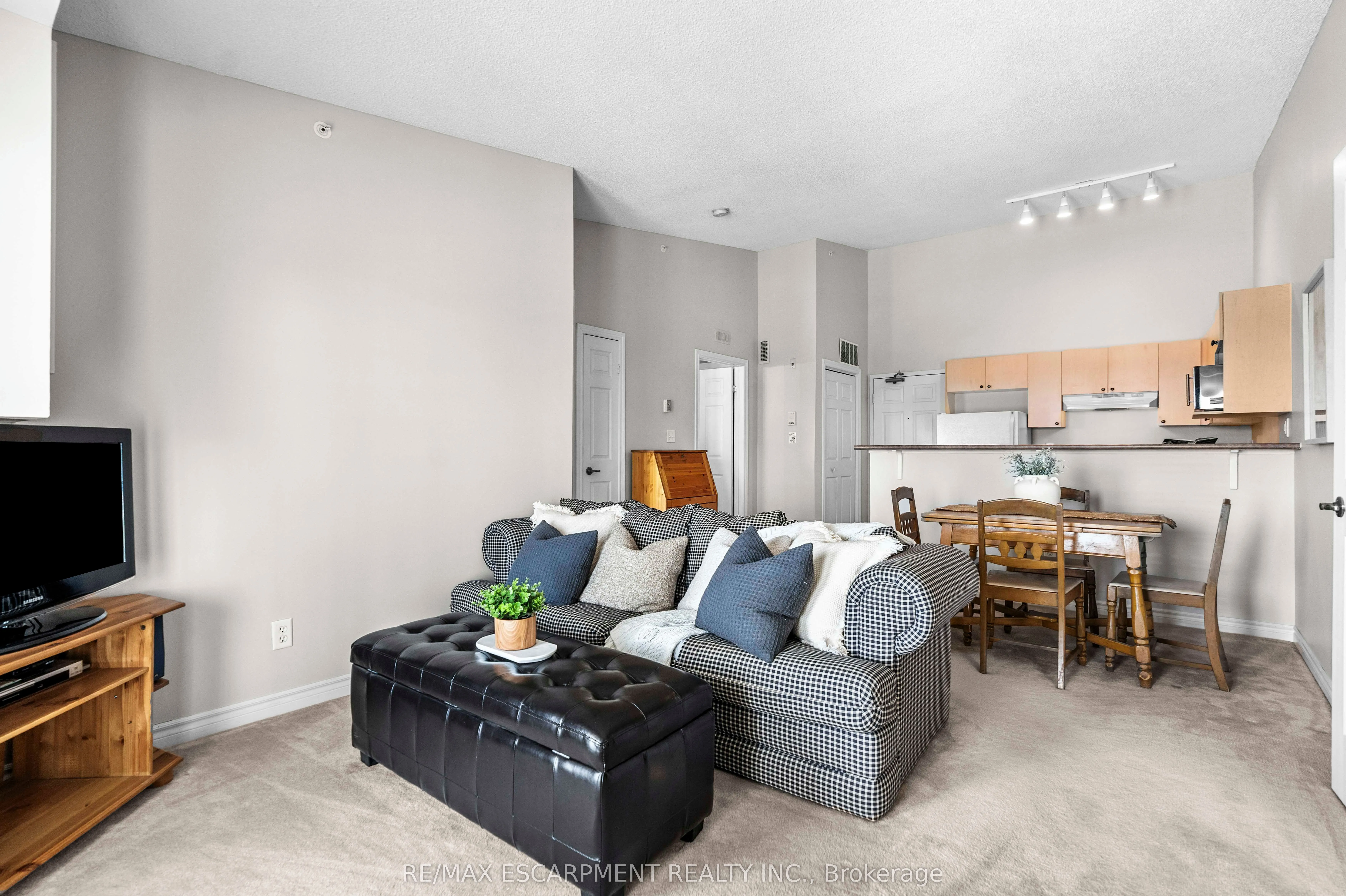1411 Walkers Line, #409