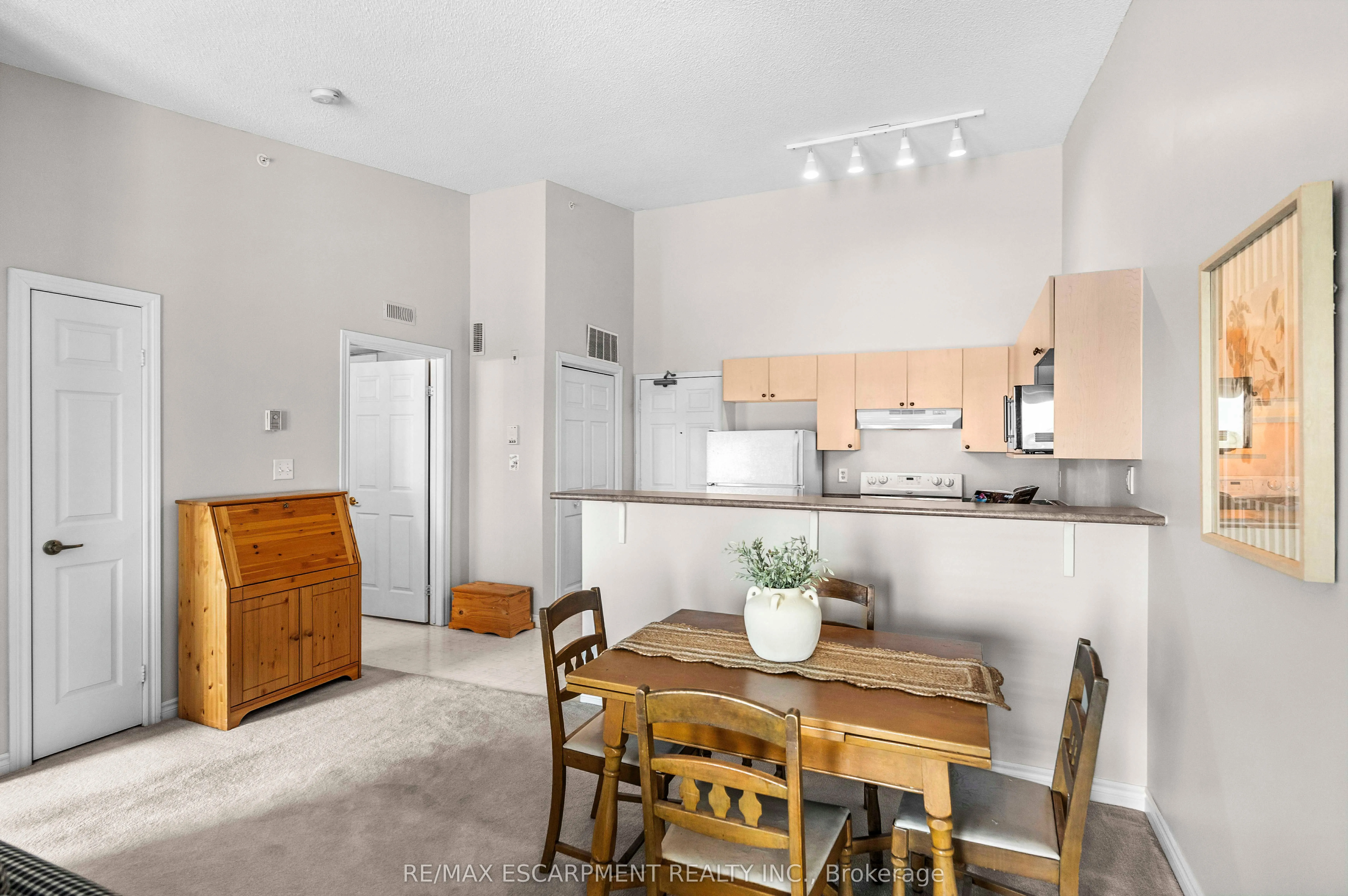 1411 Walkers Line, #409