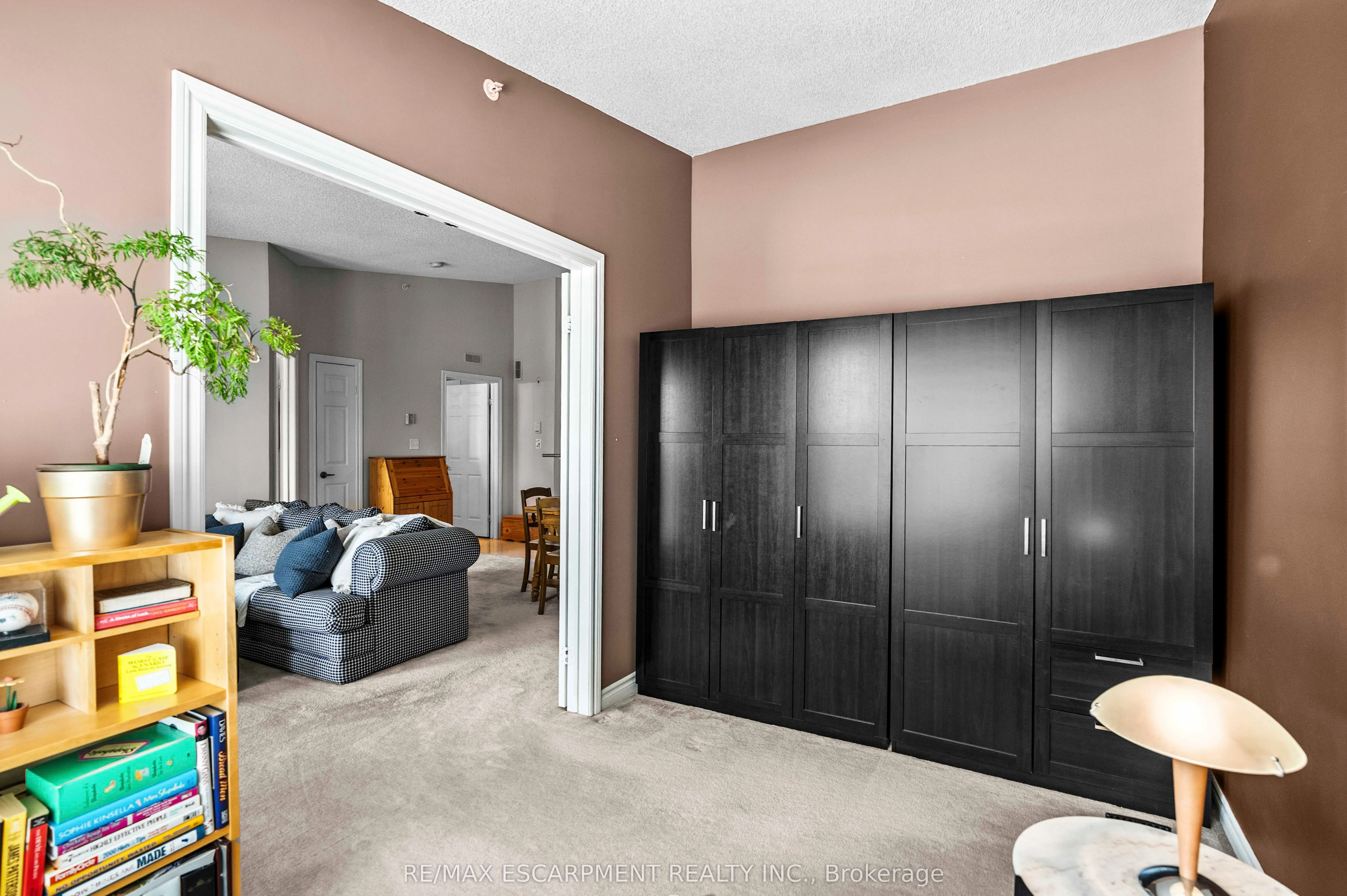 1411 Walkers Line, #409