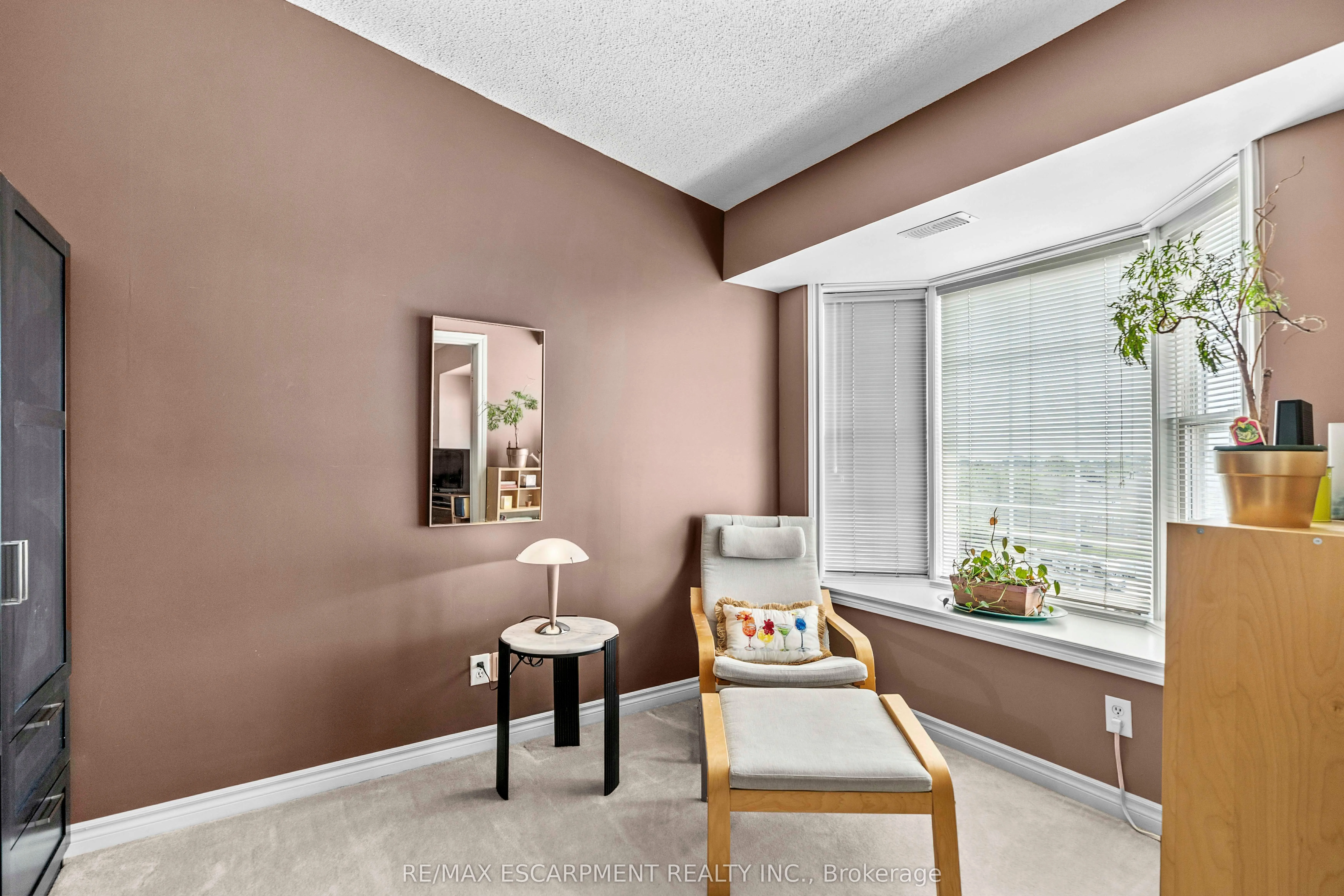 1411 Walkers Line, #409
