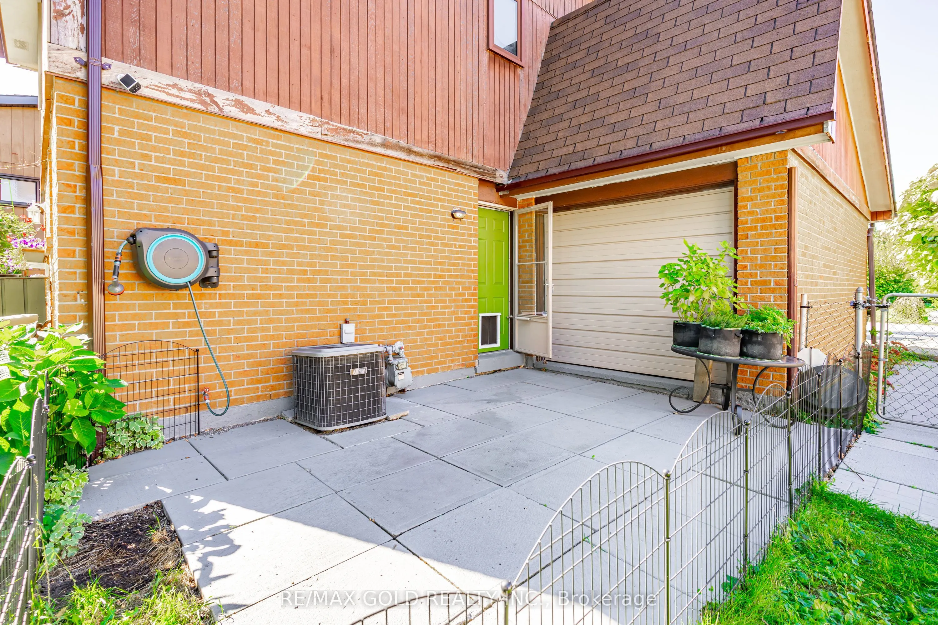 74 Lorraine Crescent