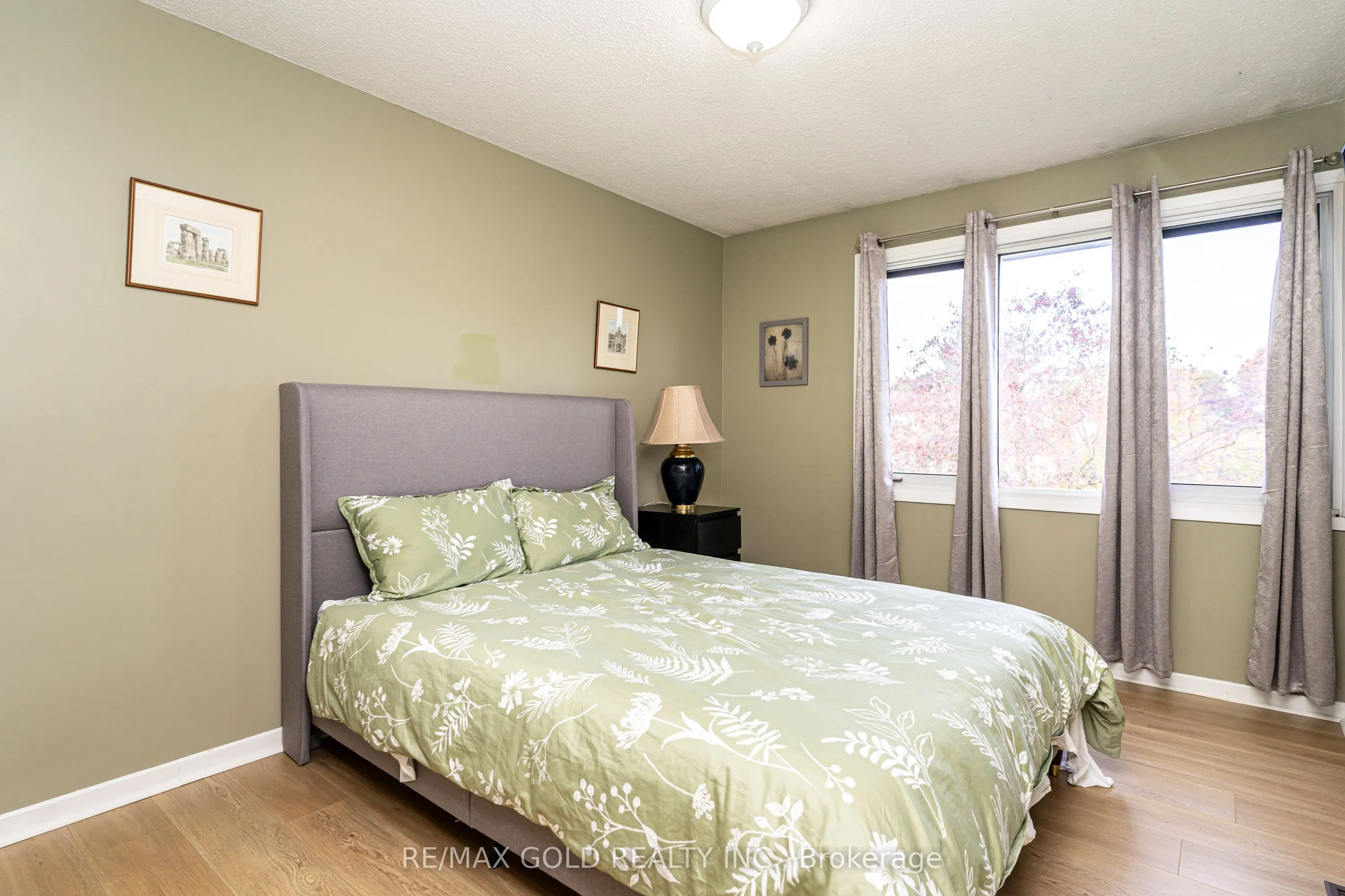 74 Lorraine Crescent