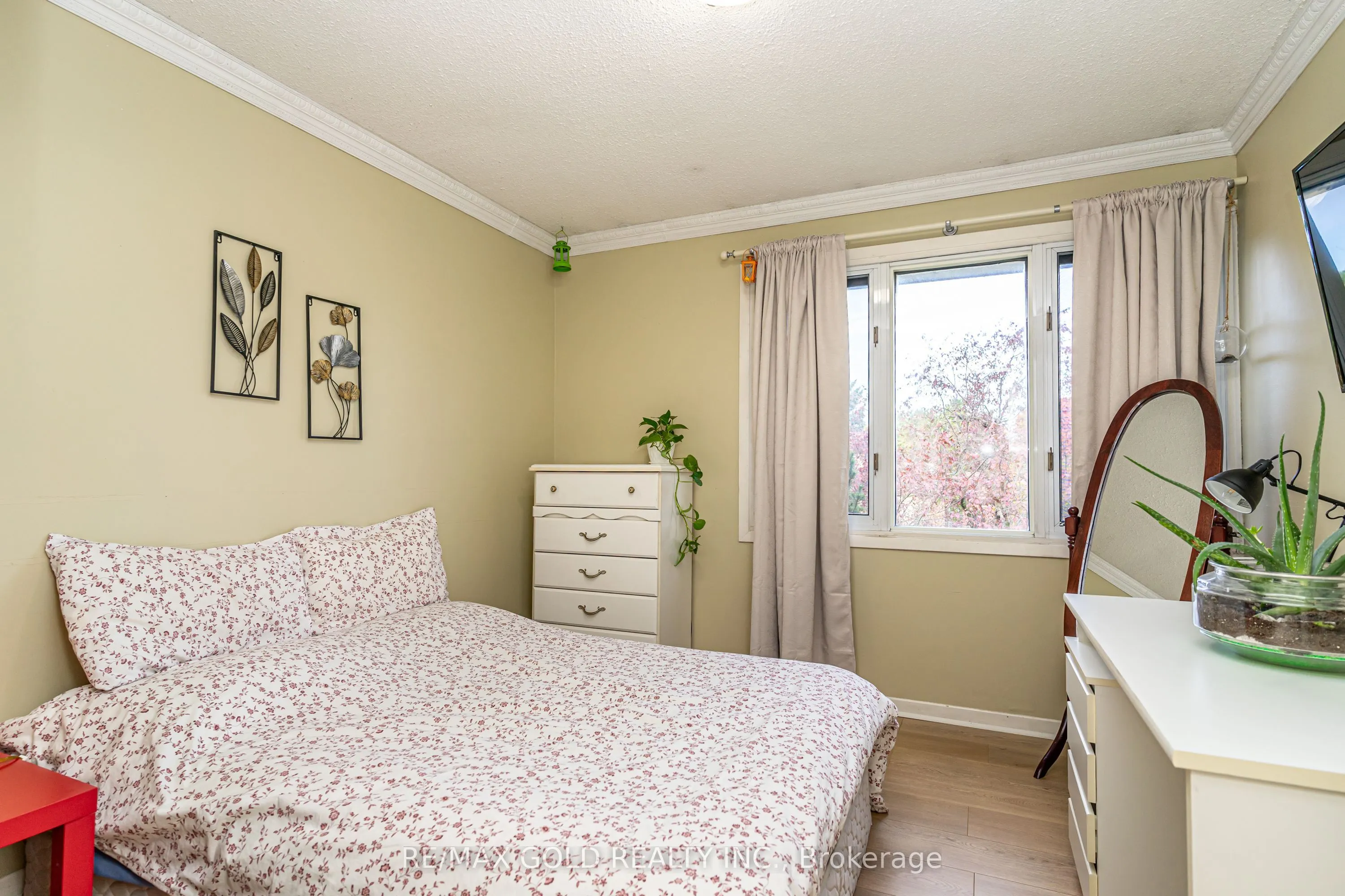 74 Lorraine Crescent