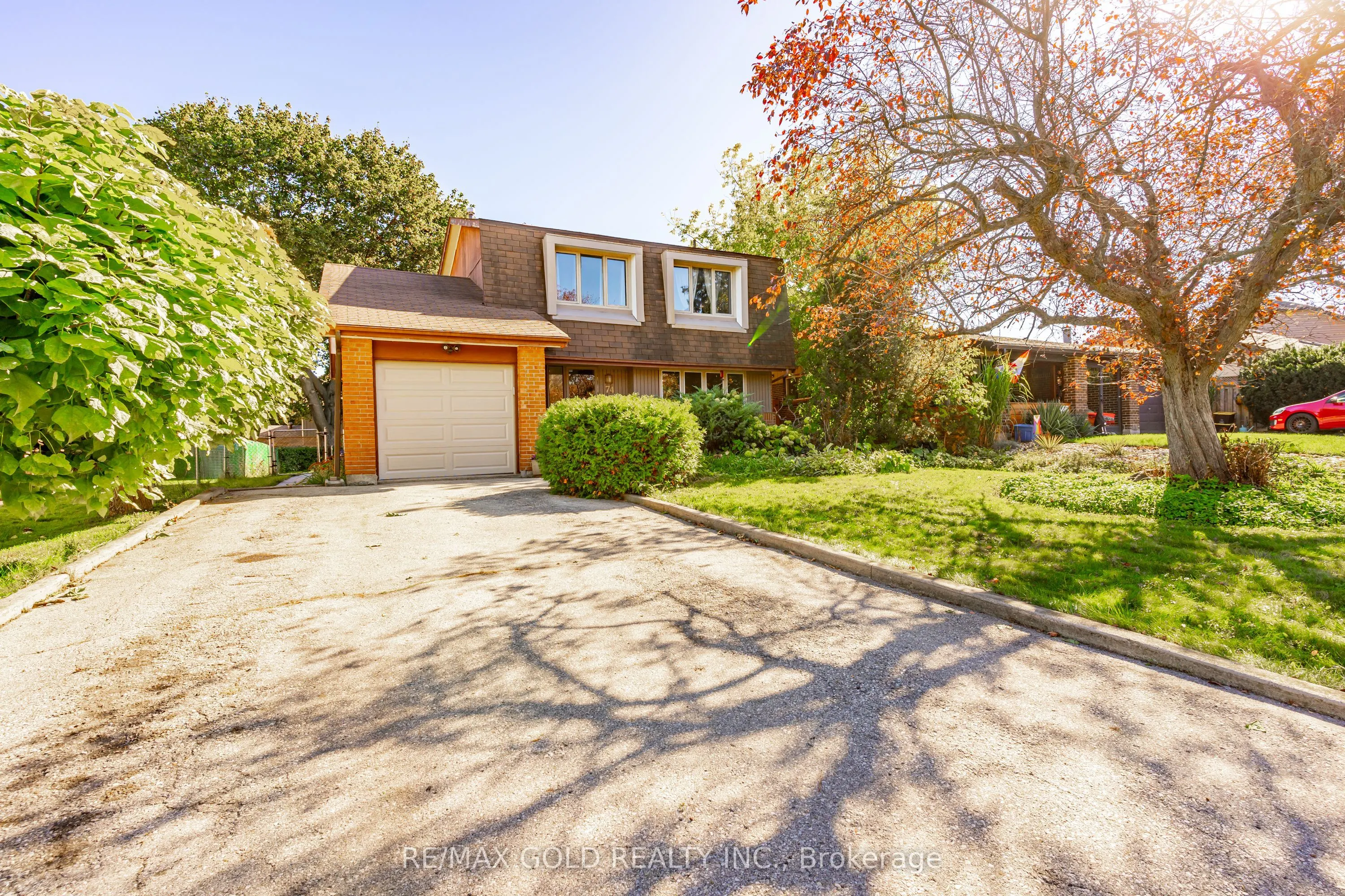 74 Lorraine Crescent
