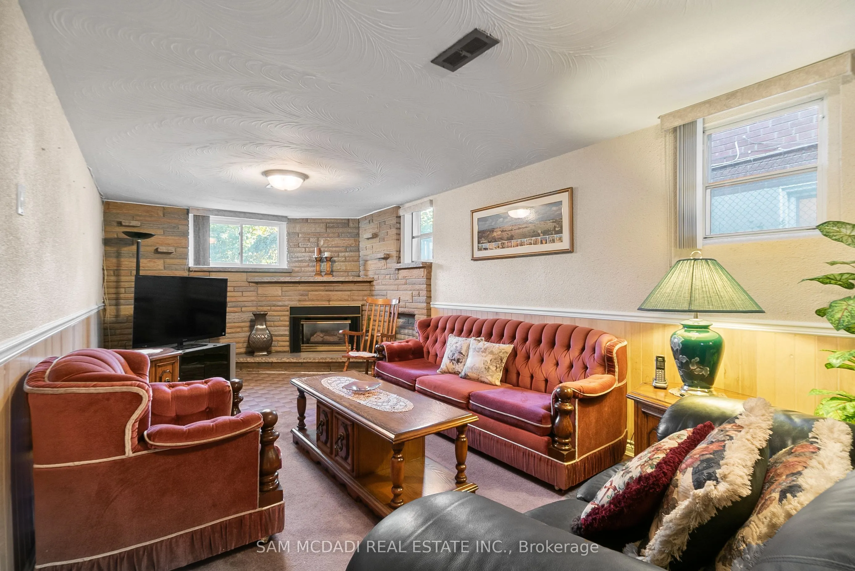 83 Evans Avenue